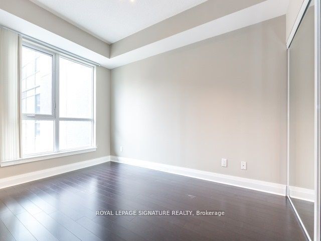 17 Kenaston Gardens, #402