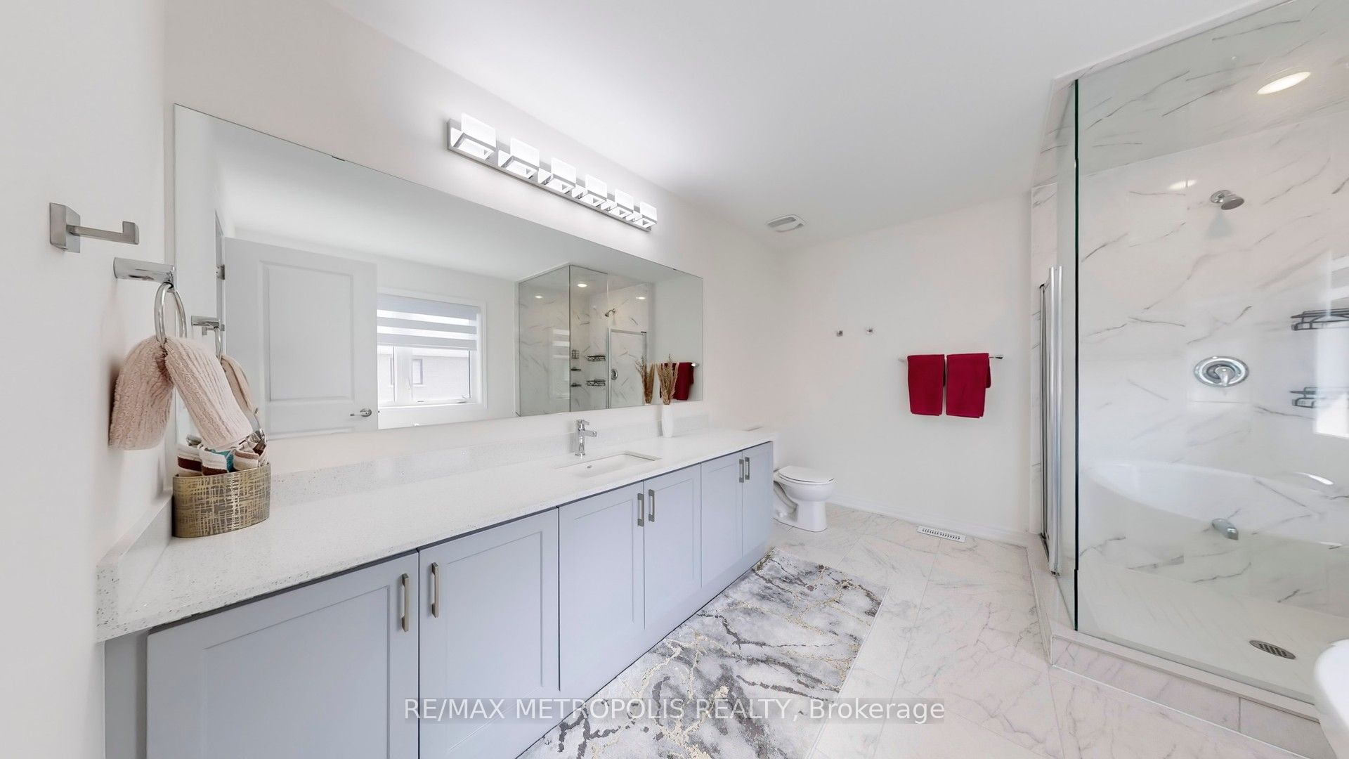 1315 Davis Loop