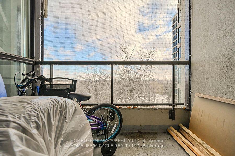3 Bedrooms Condo at 5 Rowntree, Toronto For sale