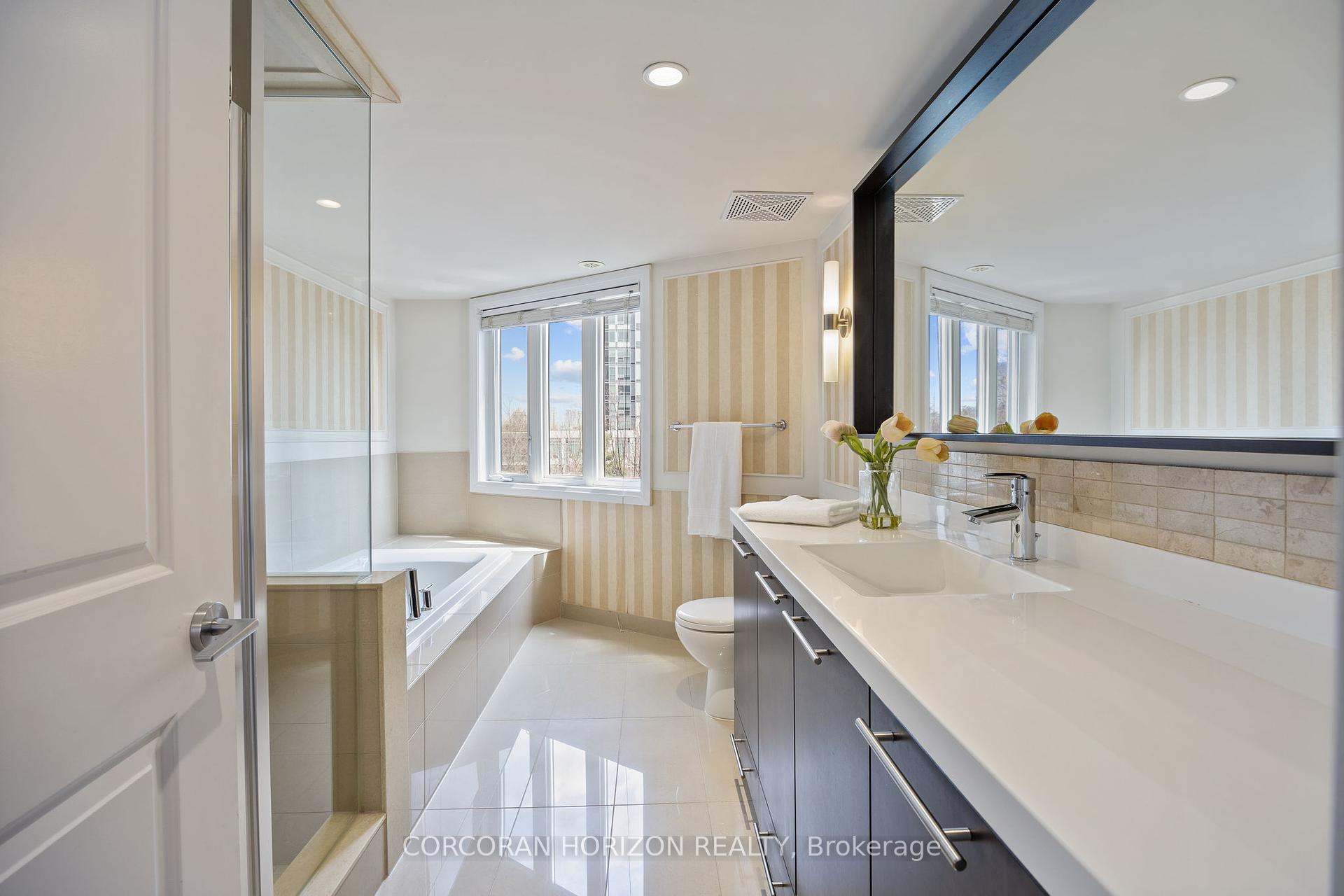 4 Bedrooms Condo at 9 Oakburn, Toronto For sale