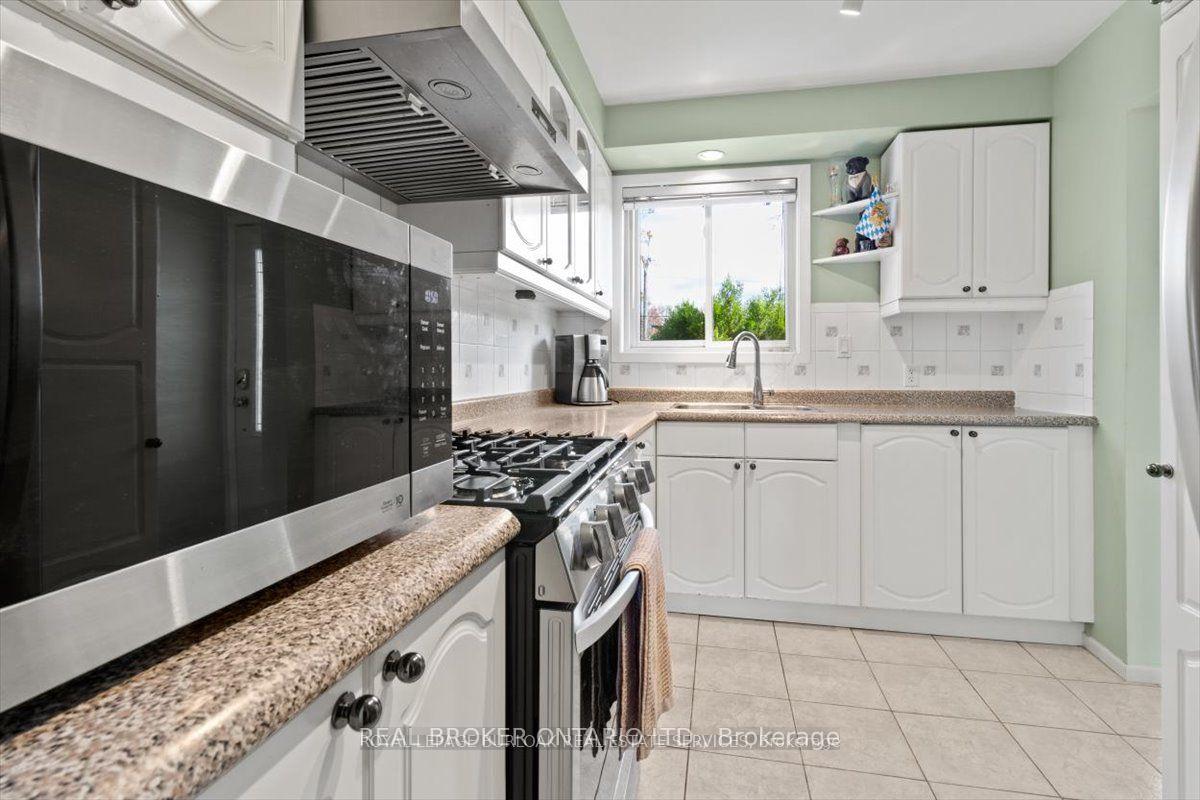 2 Bedrooms Condo at 11 Colmar, Hamilton For sale