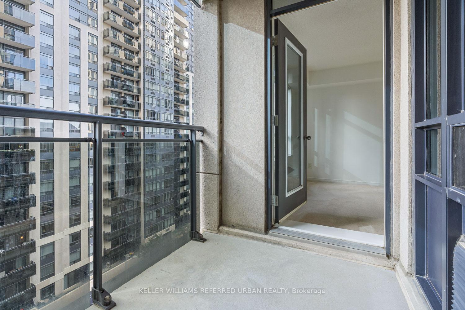 1 Bedroom Condo at 155 Beecroft, Toronto For sale