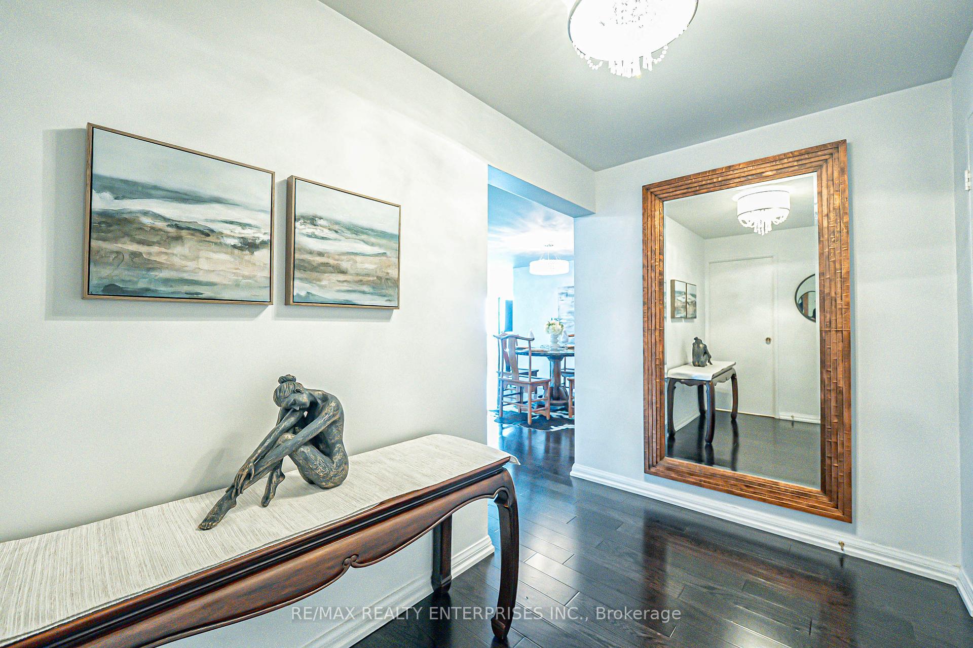 3 Bedrooms Condo at 1400 Dixie, Mississauga For sale