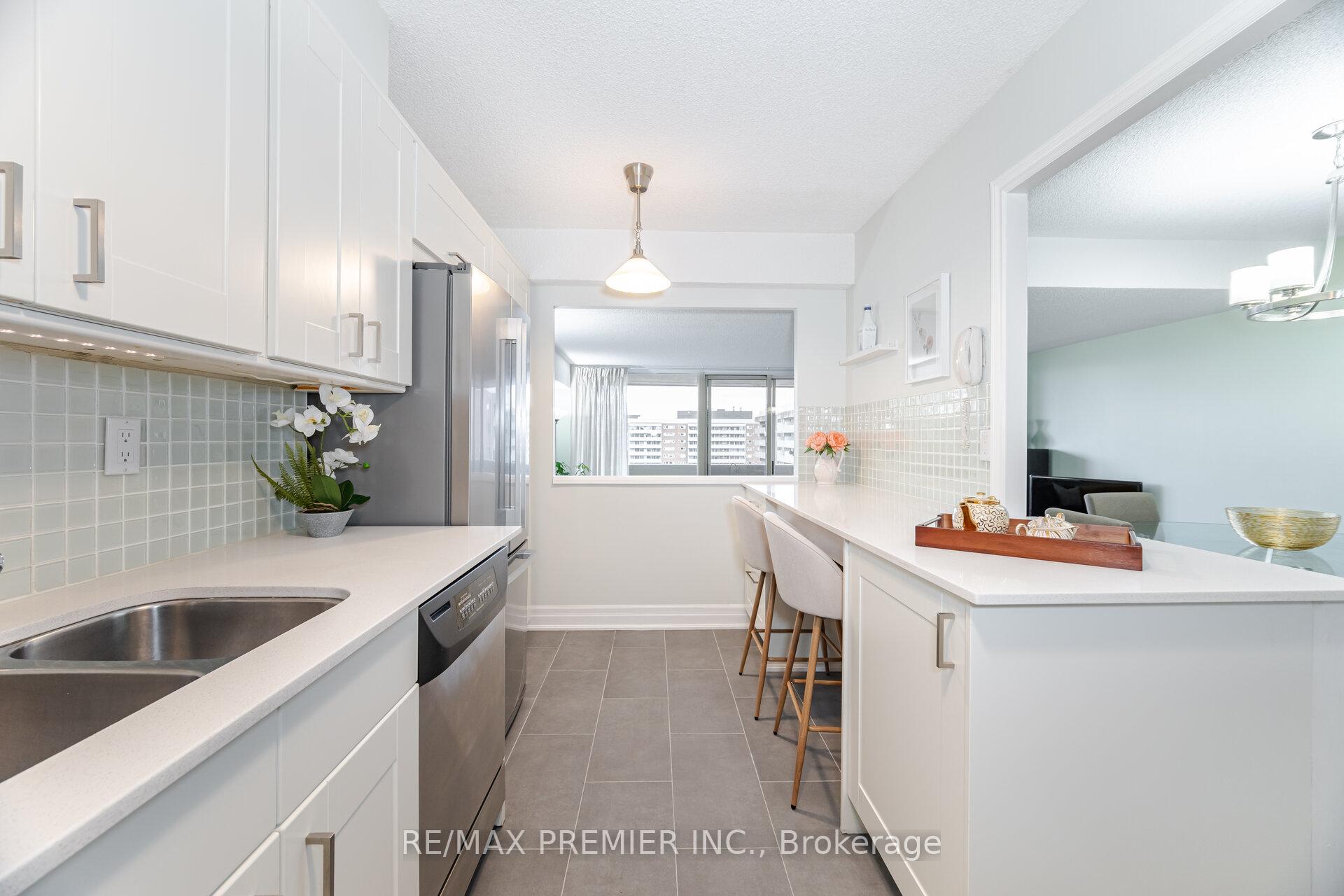 2 Bedrooms Condo at 270 Scarlett, Toronto For sale
