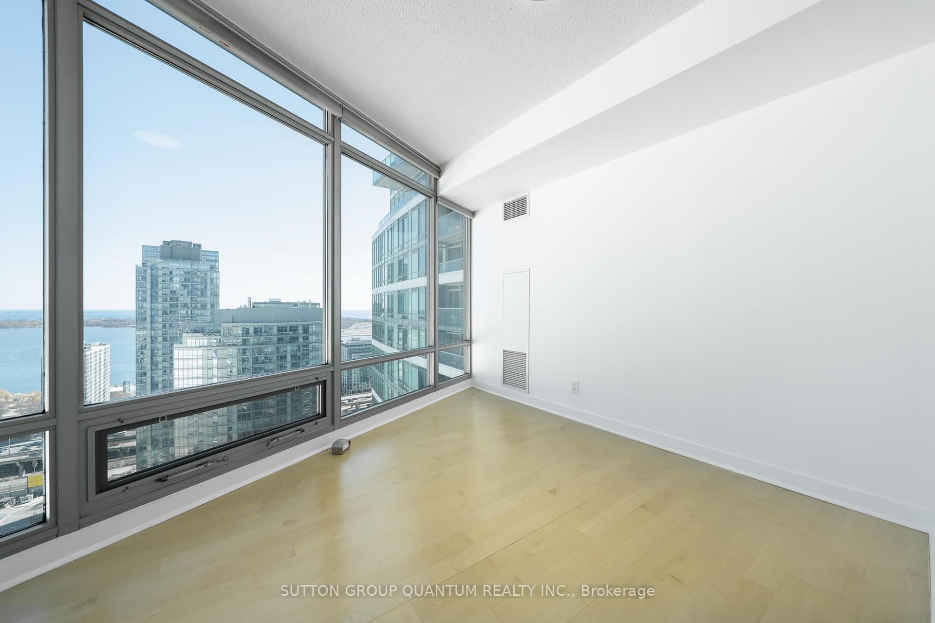 3 Bedrooms Condo at 81 Navy Wharf,  Toronto For sale