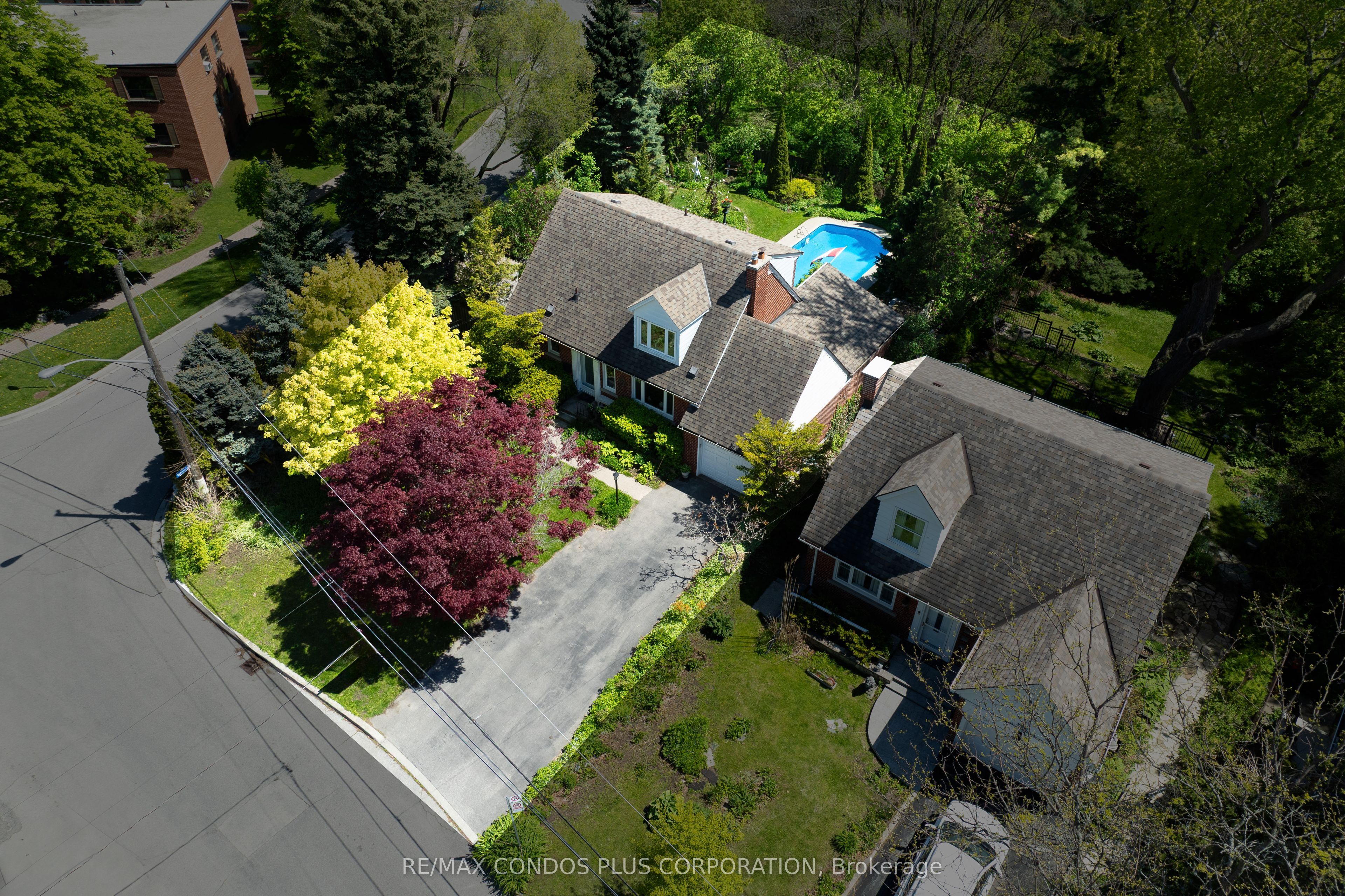 11 Ridgemoor Avenue