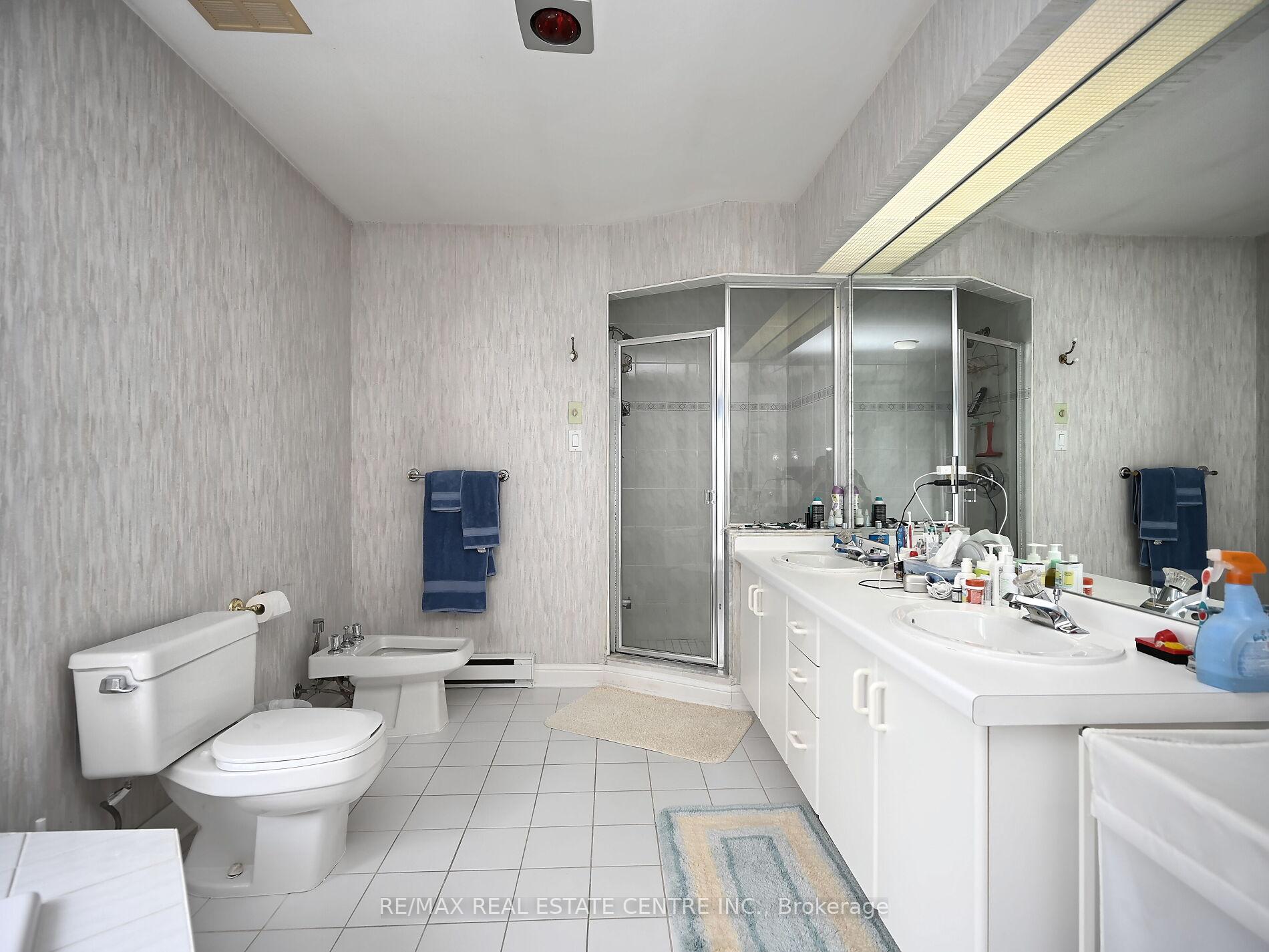 3 Bedrooms Condo at 3587 Kariya, Mississauga For sale