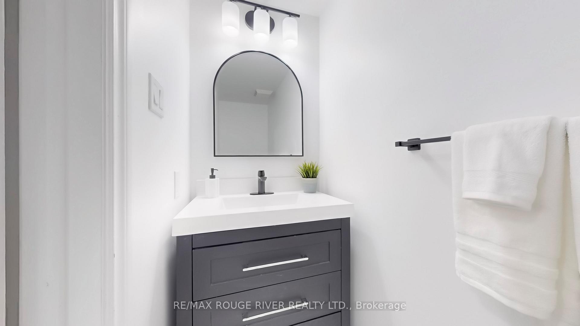 3 Bedrooms Condo at 2 Dowry, Toronto For sale