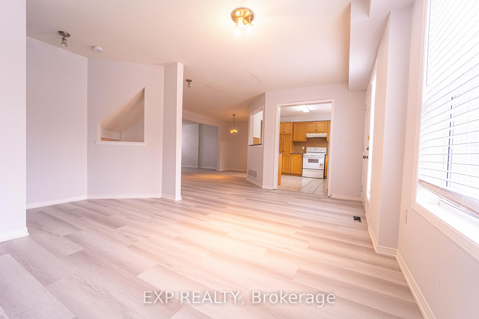 4 Bedrooms Condo at 199 Hillcrest, Mississauga For sale