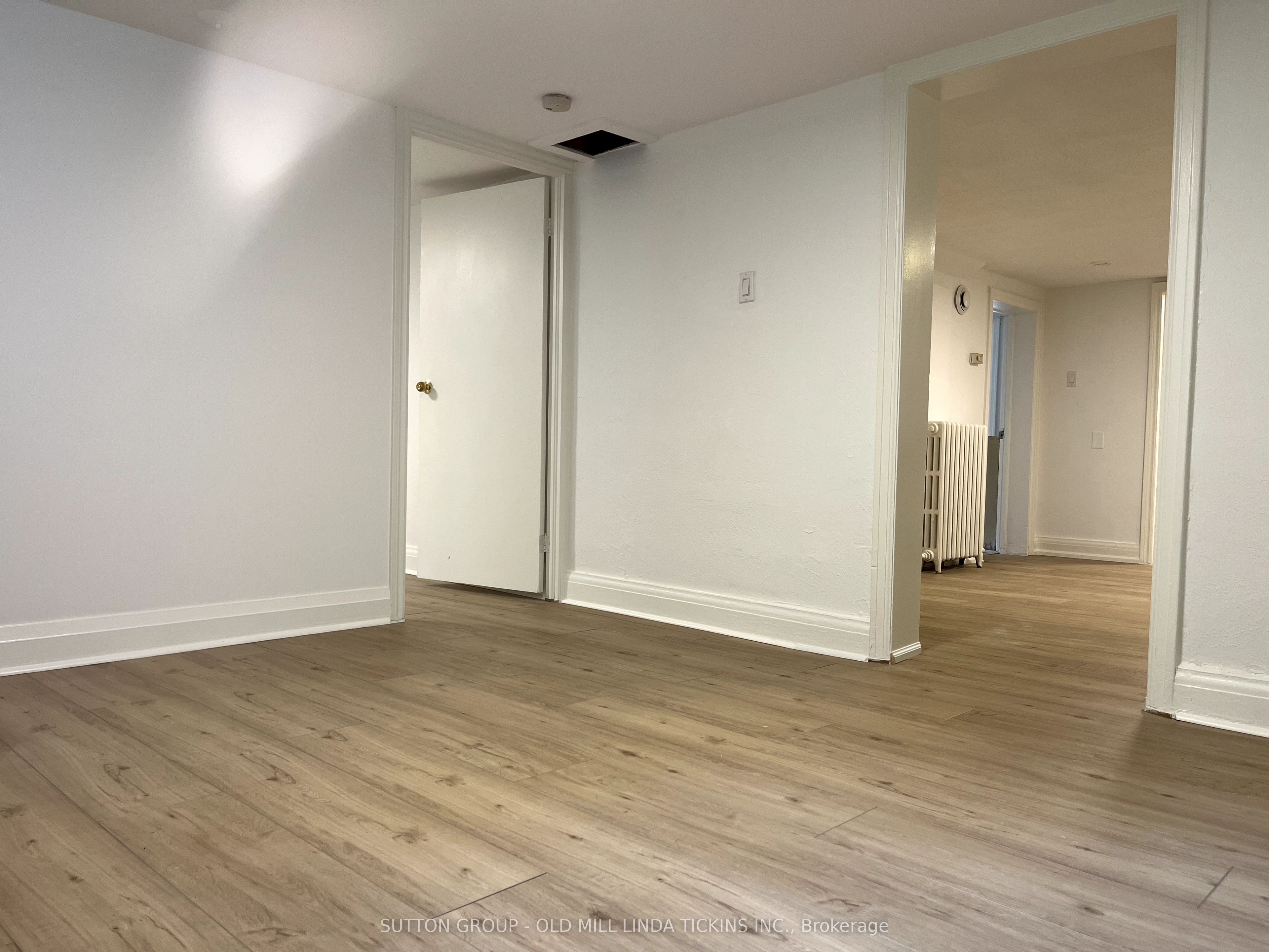 71 Royalavon Crescent, #Basement