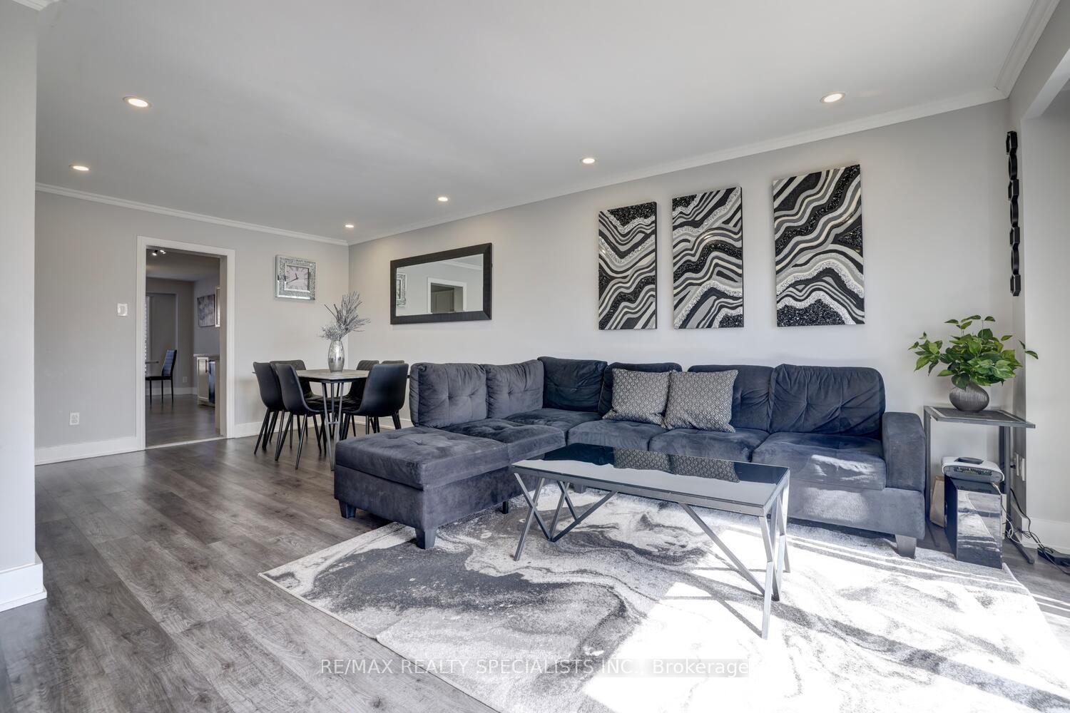 3 Bedrooms Condo at 3265 South Millway, Mississauga For sale
