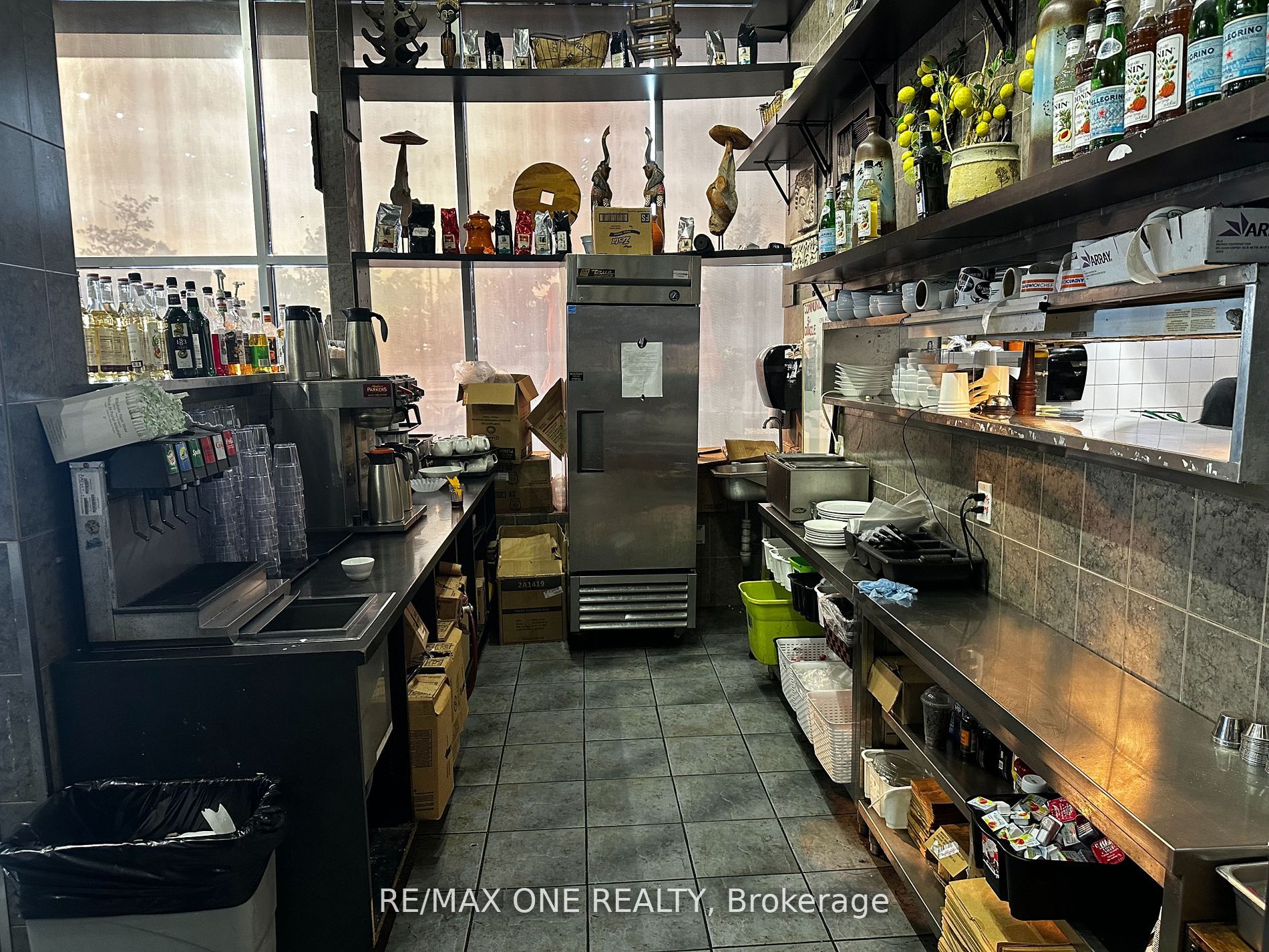 338 ROSSLAND Road E