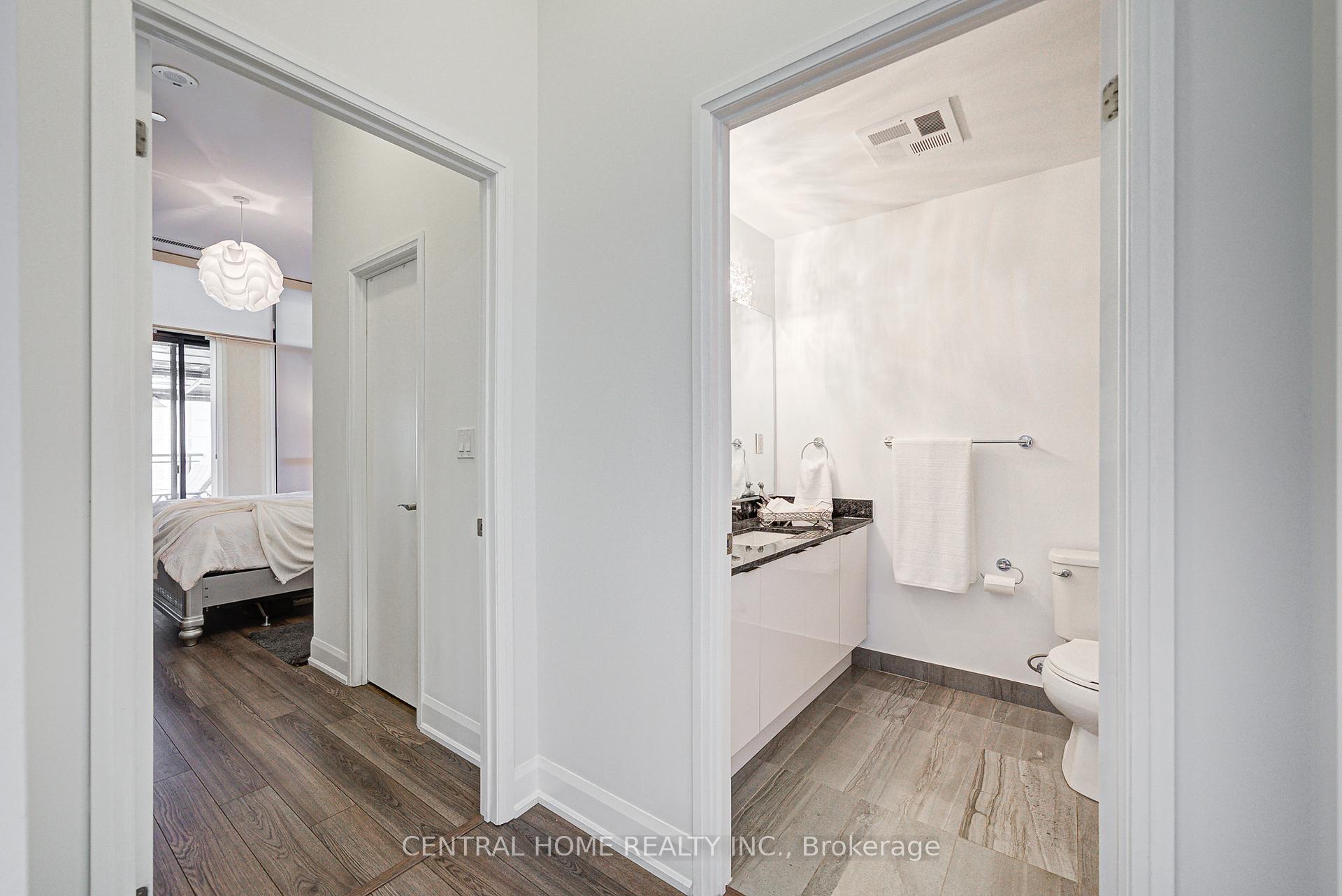 2 Bedrooms Condo at 2910 Highway 7, Vaughan For sale