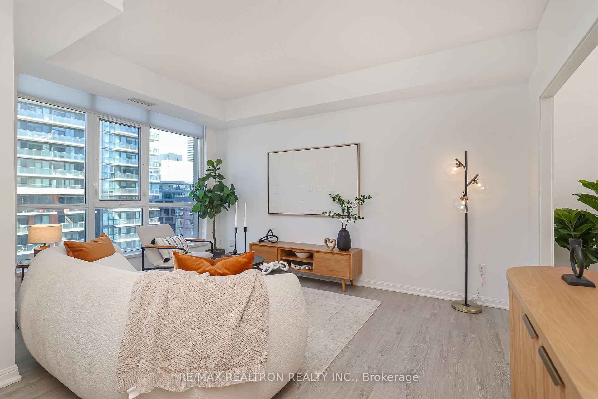 2 Bedrooms Condo at 21 Grand Magazine, Toronto For sale