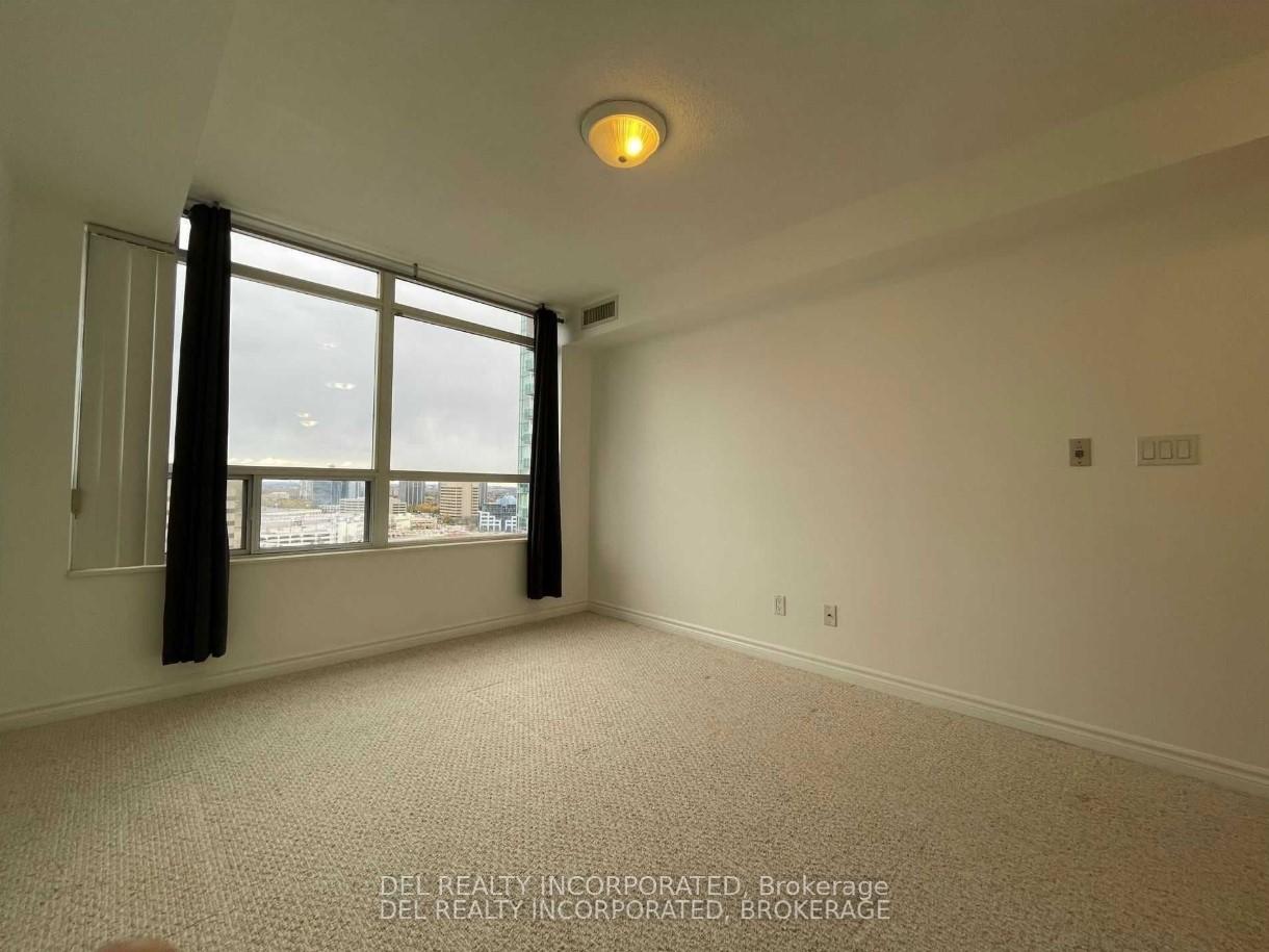 3 Bedrooms Condo at 3888 Duke of York, Mississauga For sale