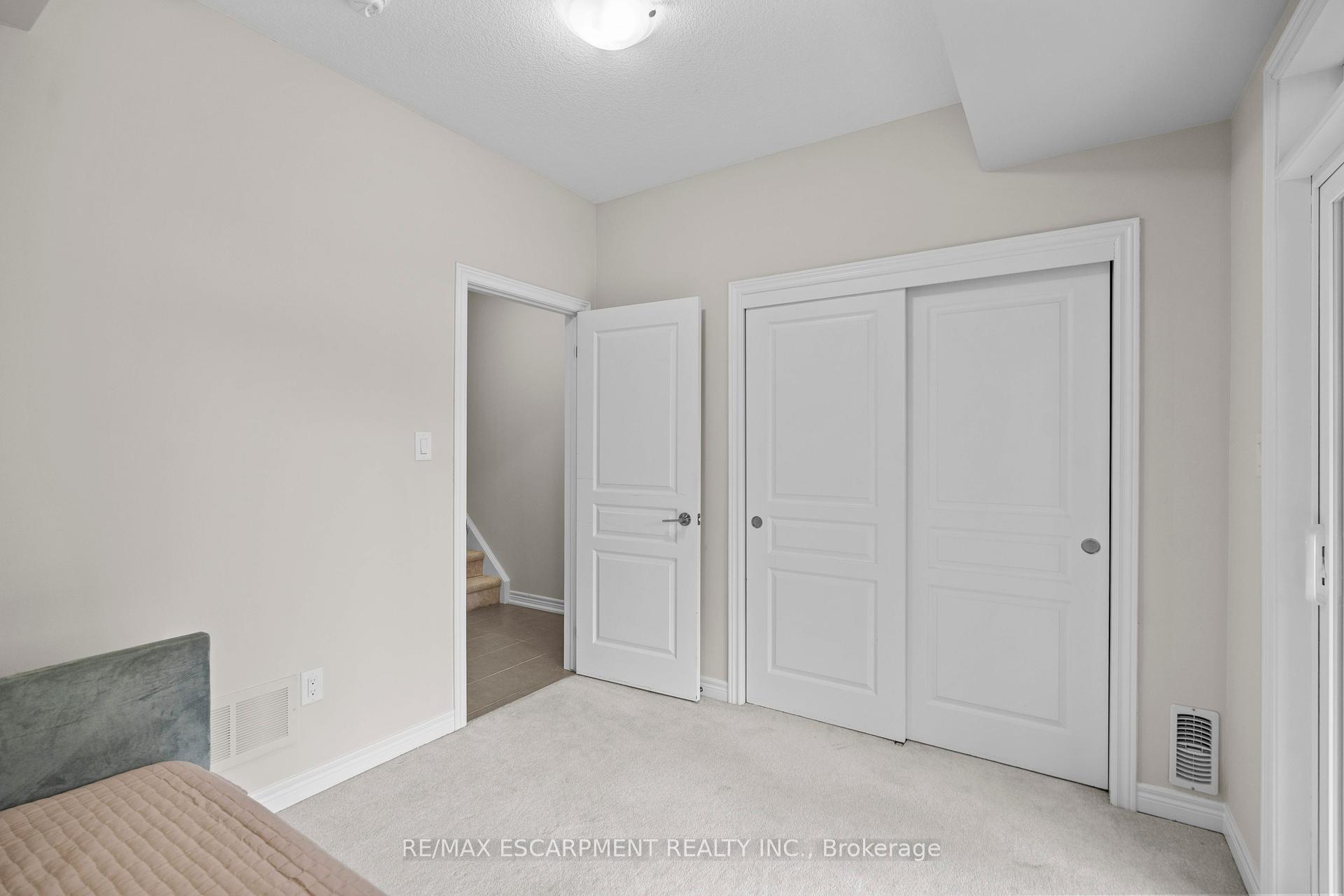 3 Bedrooms Condo at 215 Dundas, Hamilton For sale