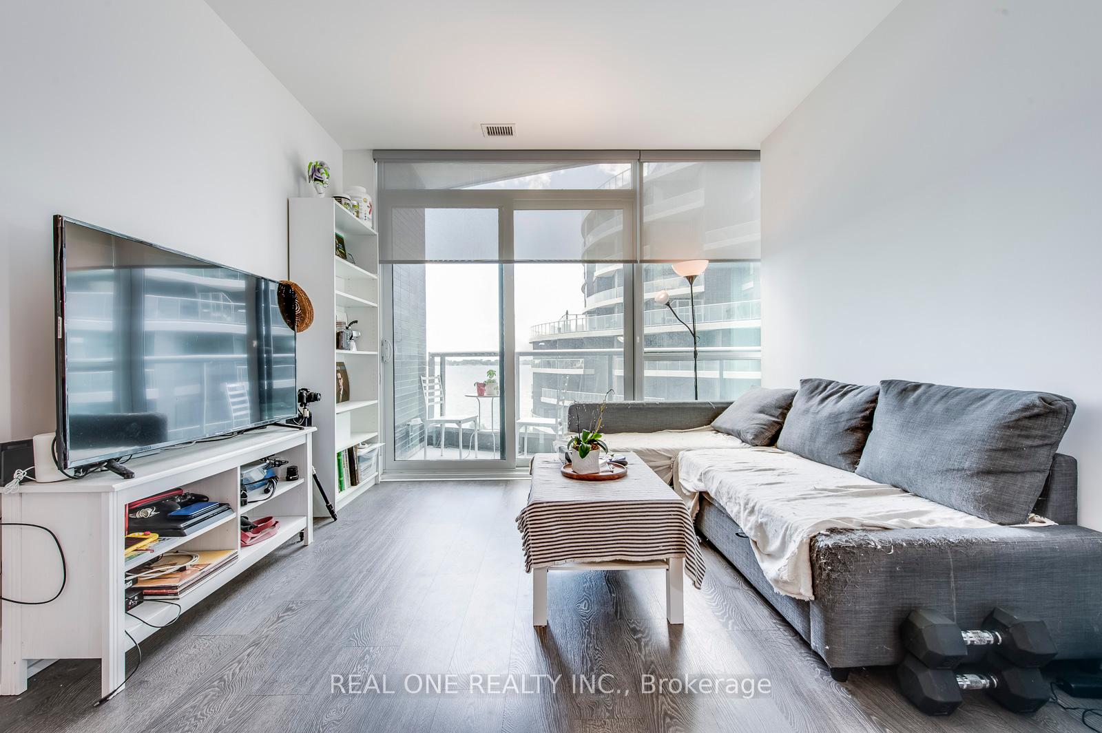 2 Bedrooms Condo at 1 Edgewater, Toronto For sale