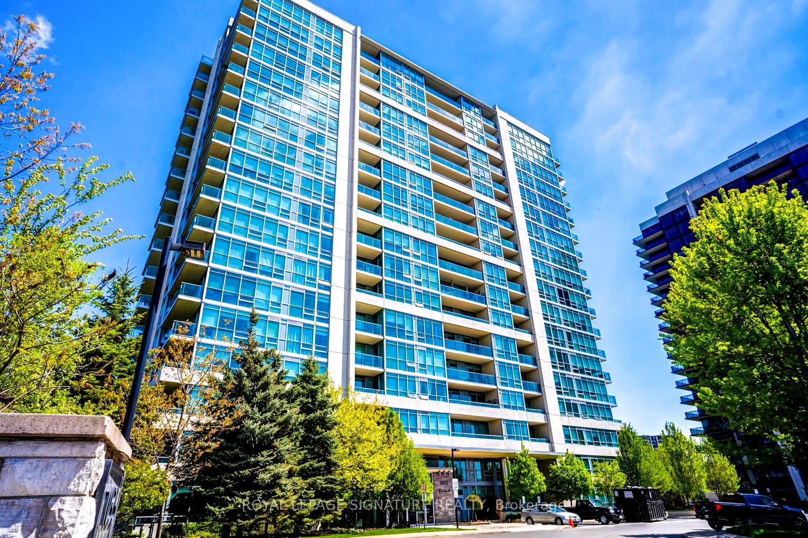 3 Bedrooms Condo at 1055 Southdown, Mississauga For sale
