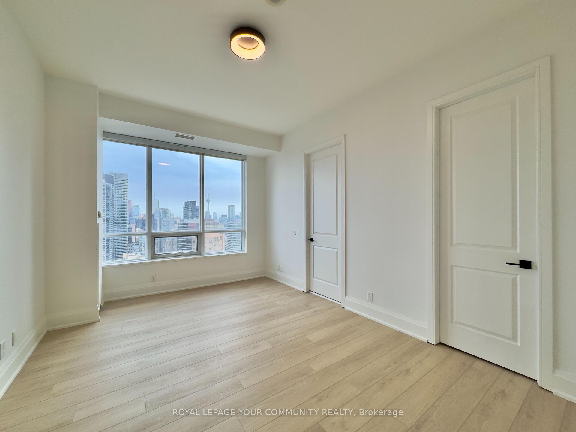 3 Bedrooms Condo at 21 Balmuto, Toronto For sale