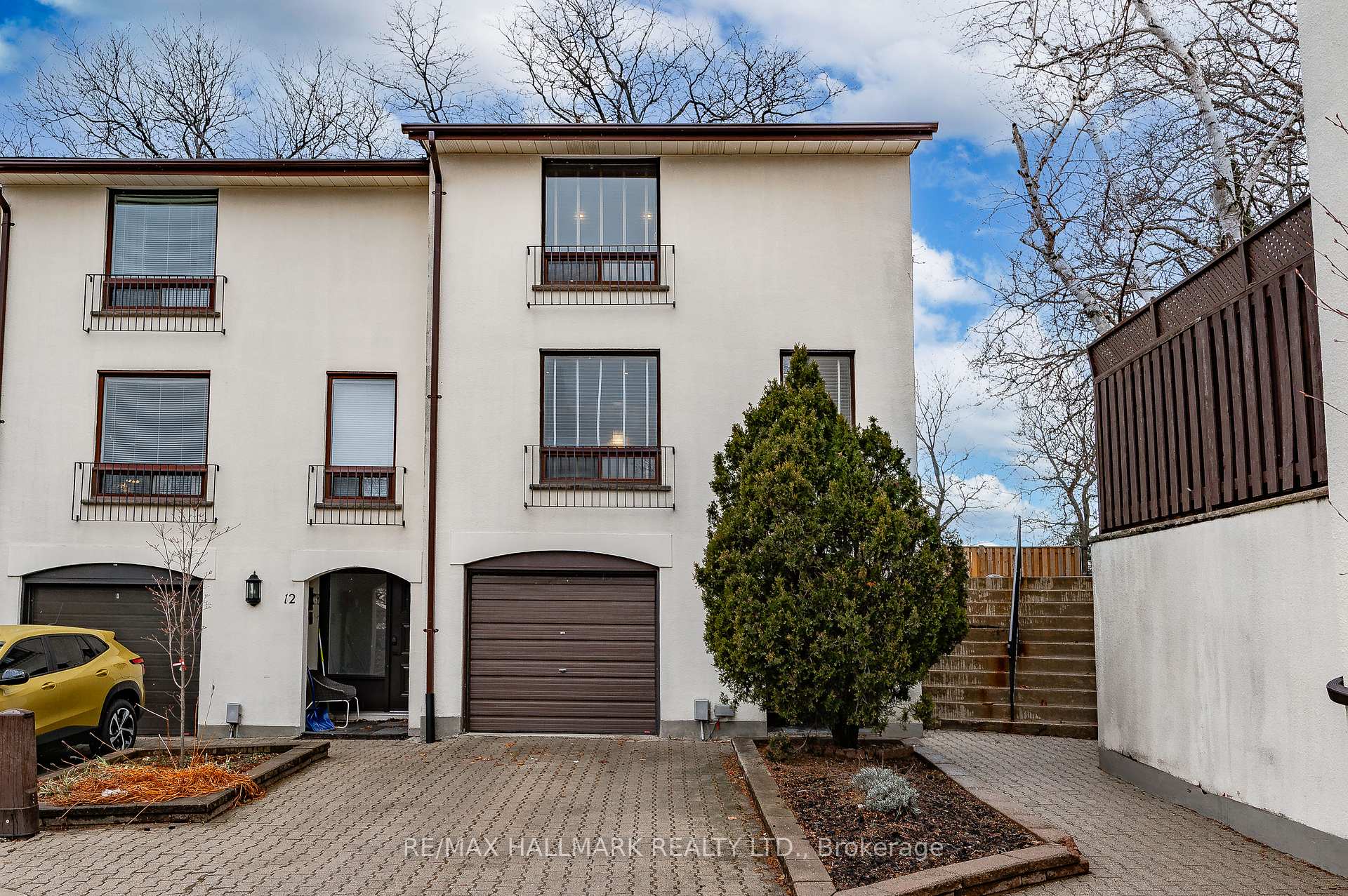 3 Bedrooms Condo at 6679 Shelter Bay,  Mississauga For sale