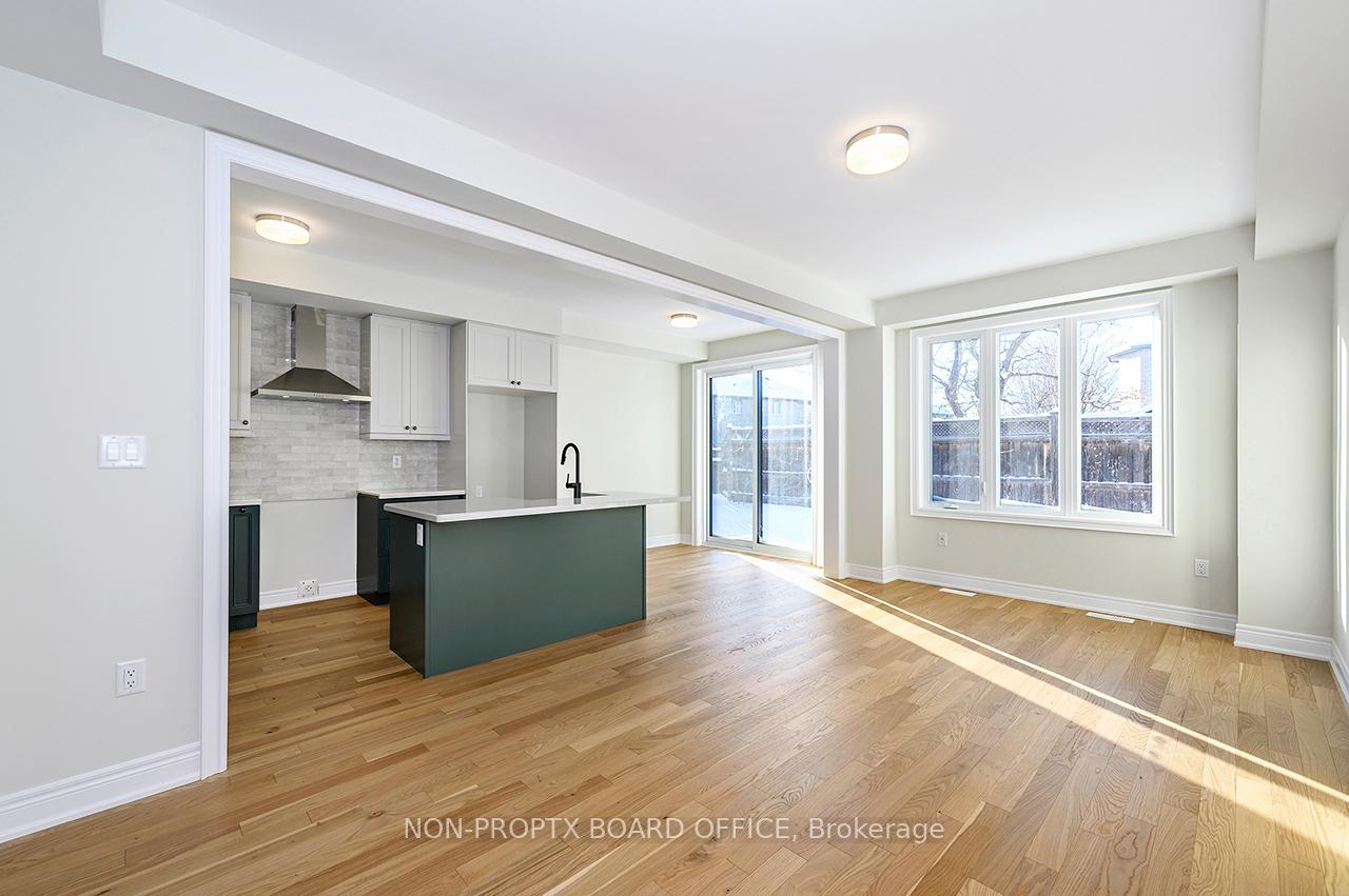 3 Bedrooms Condo at 2184 Postmaster,  Oakville For sale