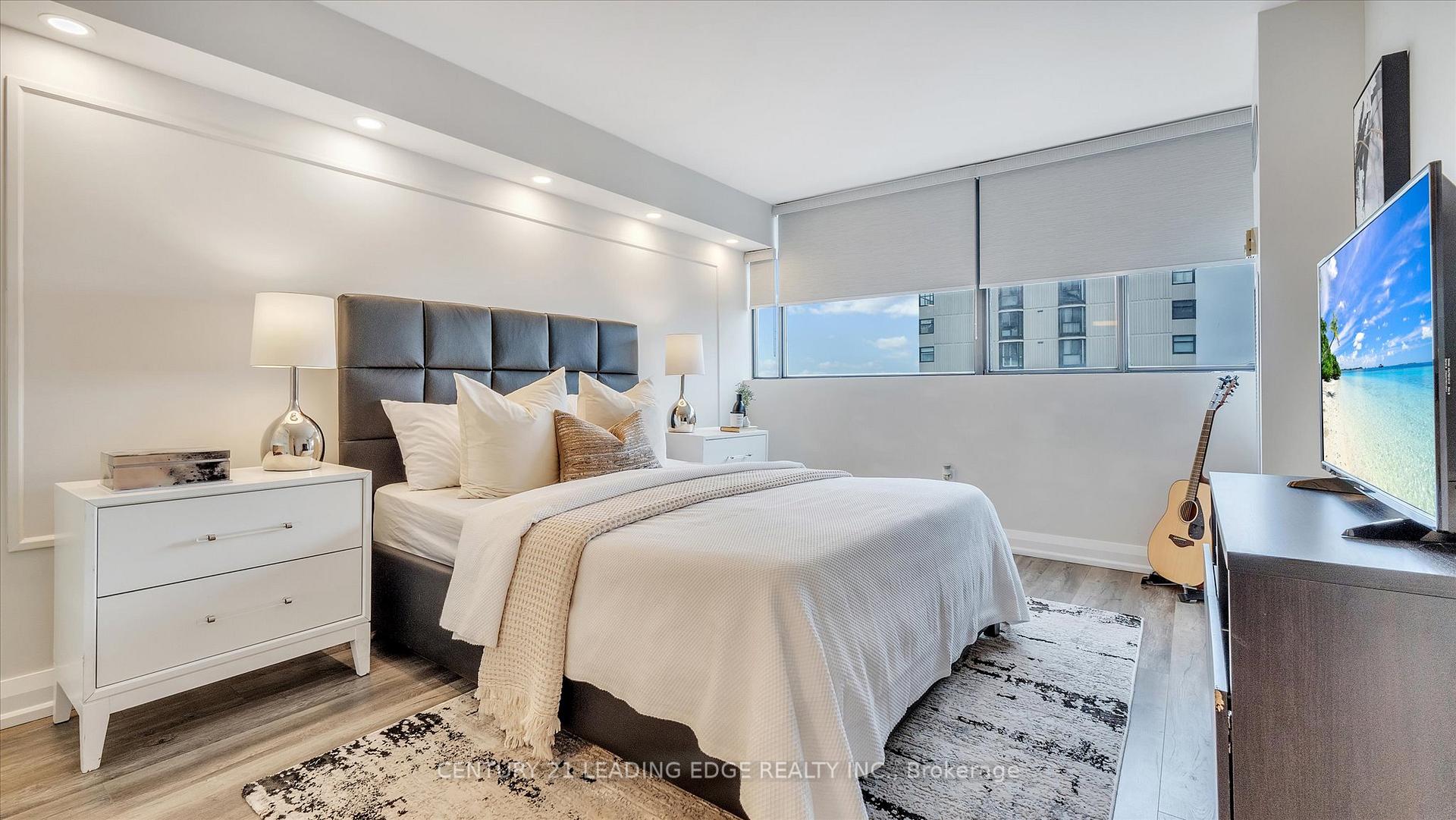 2 Bedrooms Condo at 80 Antibes, Toronto For sale