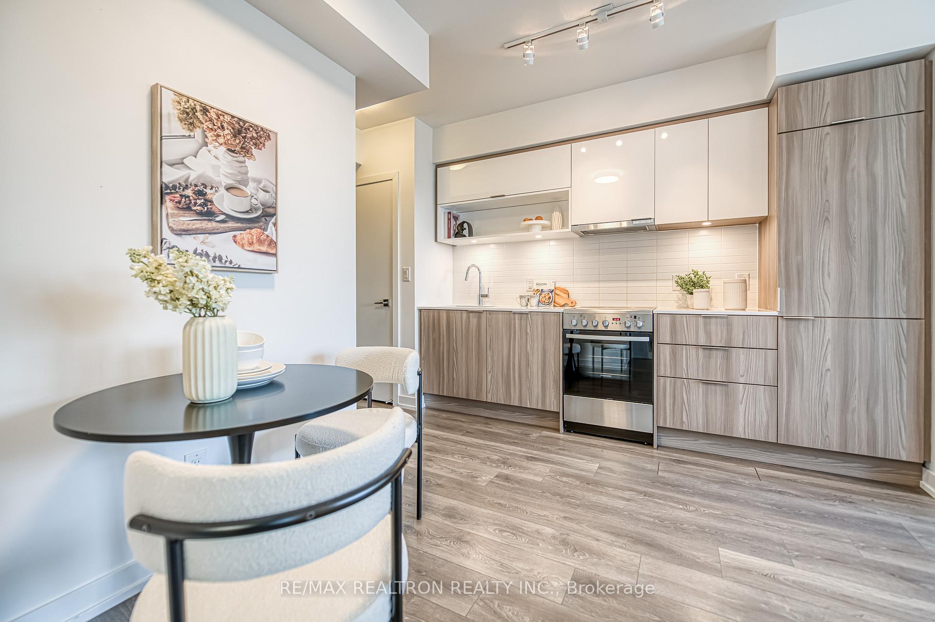 1 Bedroom Condo at 159 Wellesley,  Toronto For sale