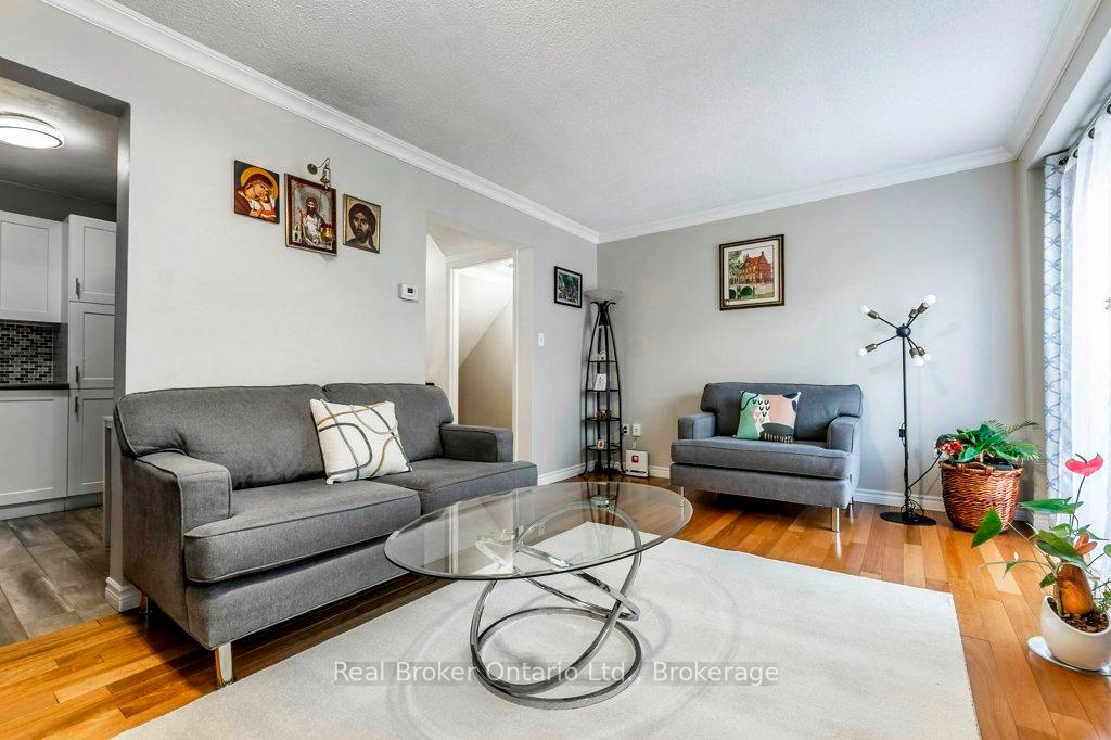 3 Bedrooms Condo at 610 Barton,  Hamilton For sale