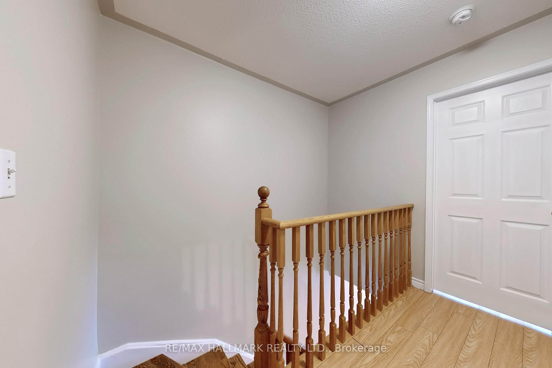 3 Bedrooms Condo at 83 Mondeo,  Toronto For sale