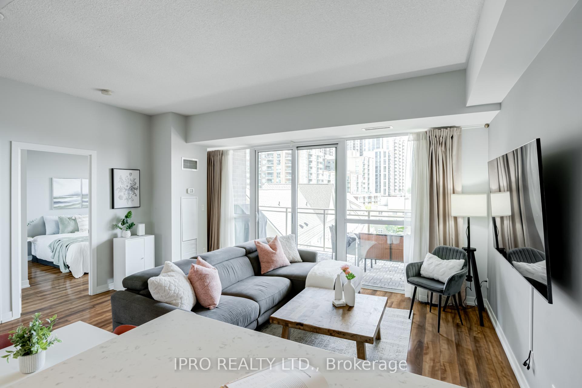 2 Bedrooms Condo at 5101 Dundas, Toronto For sale