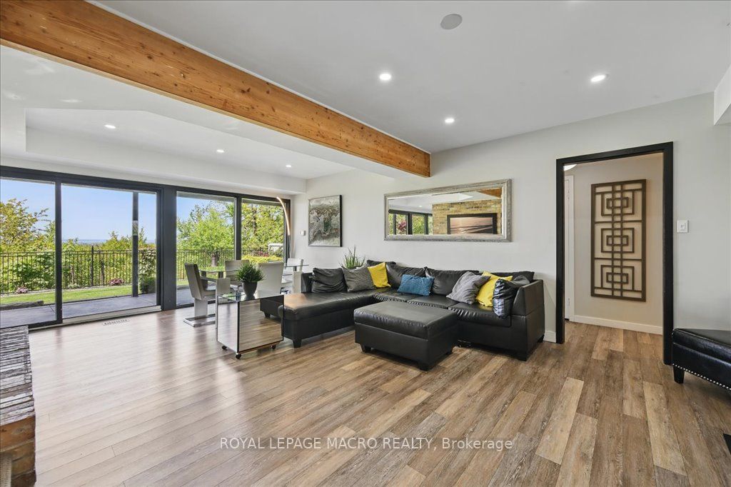 33 Leslie Drive