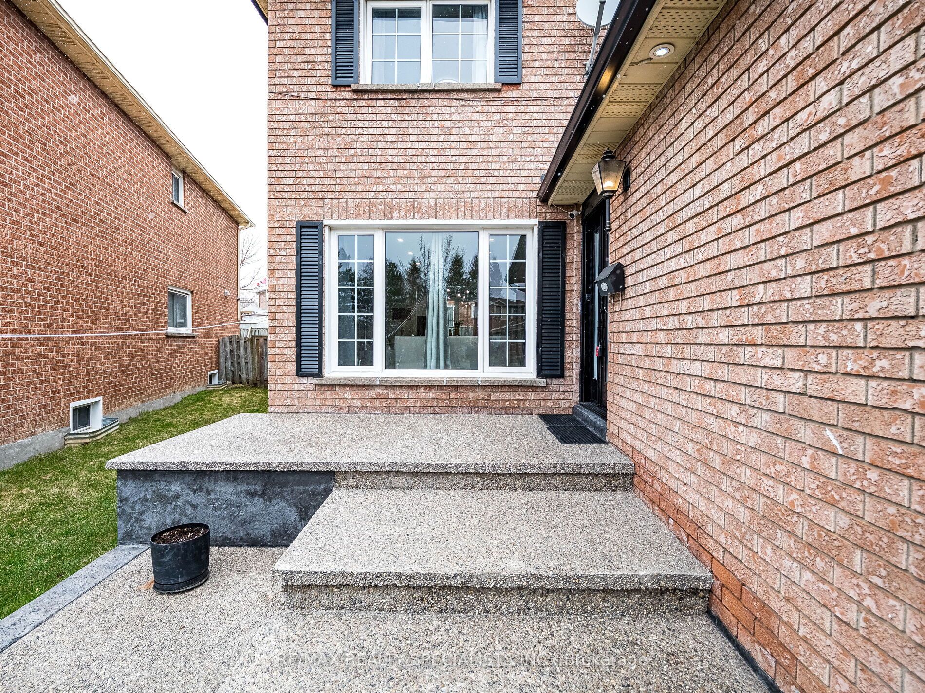 5 Brookview Road