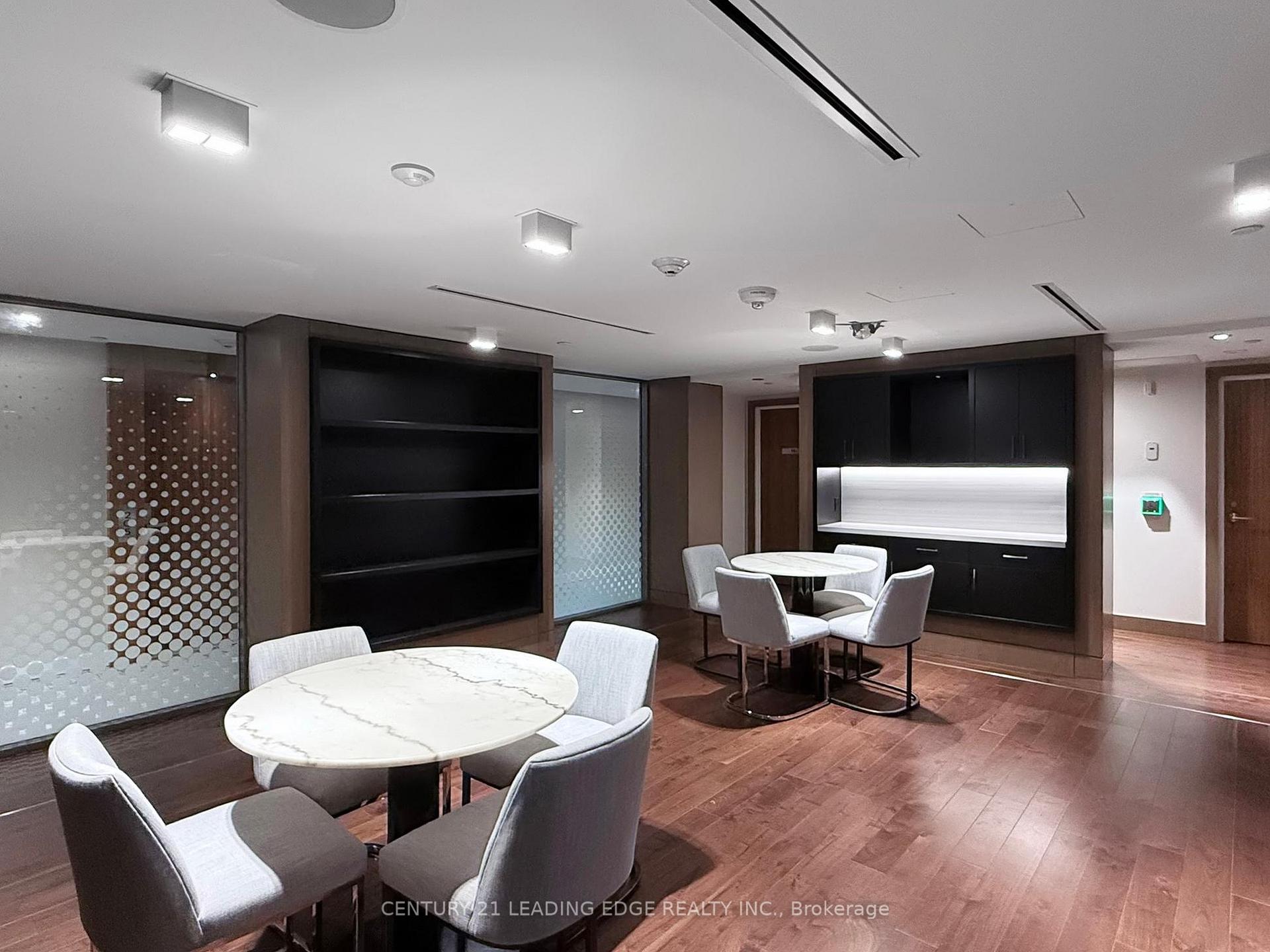 1 Bedroom Condo at 15 Queens,  Toronto For sale