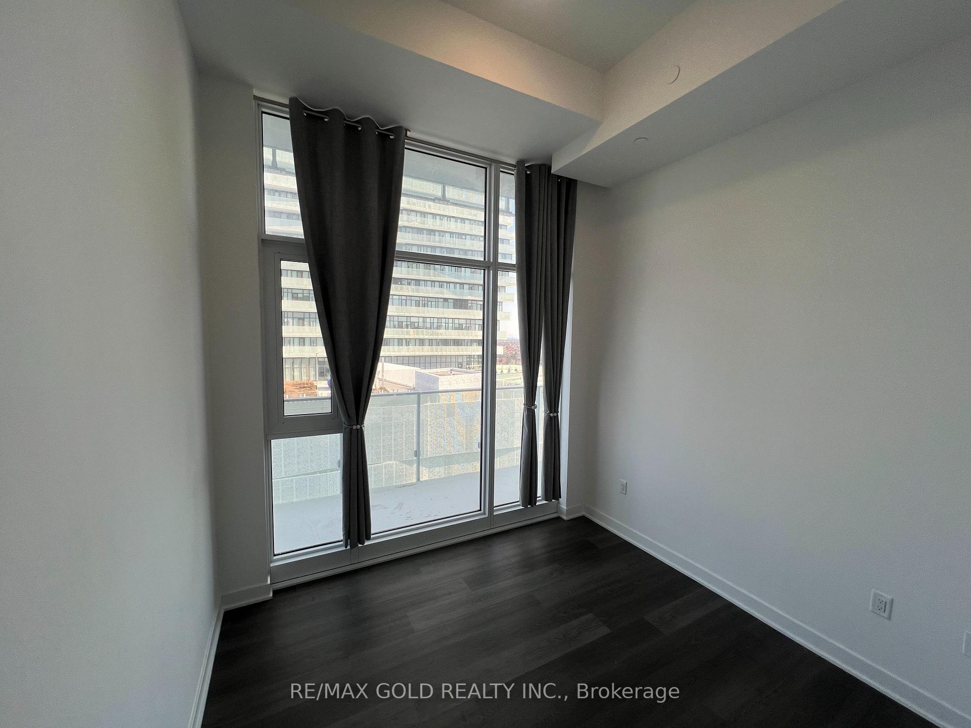 3 Bedrooms Condo at 3900 Confederation,  Mississauga For sale