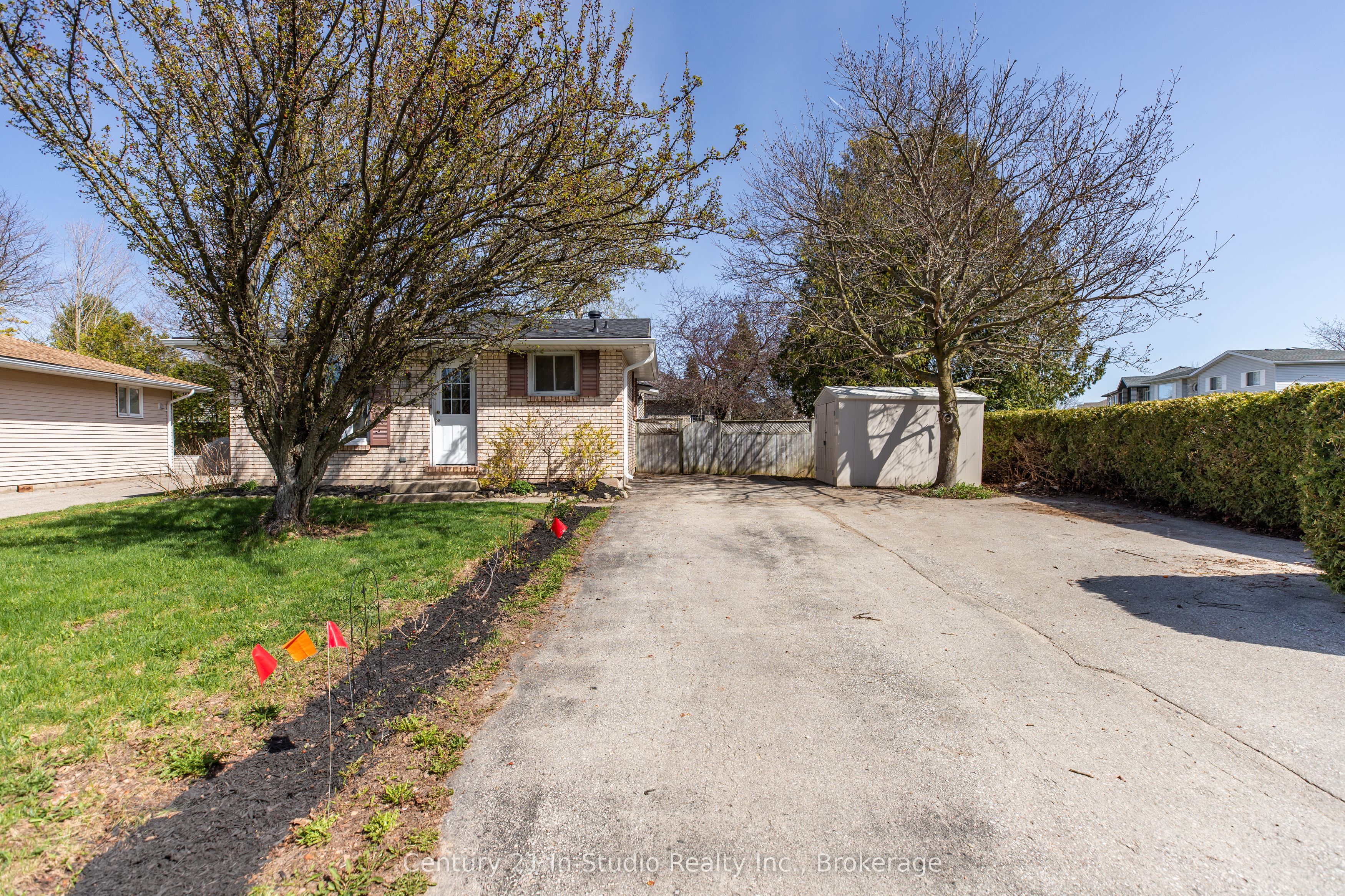 587 Scott Street, Kincardine, ON N2Z 1V2