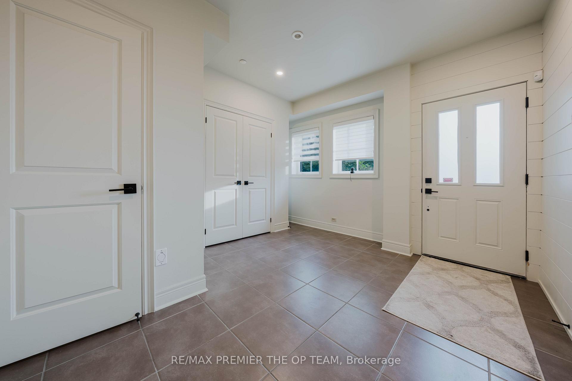 3 Bedrooms Condo at 8347 Kipling, Vaughan For sale