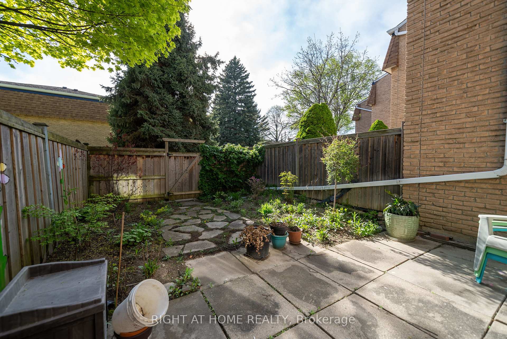 3 Bedrooms Condo at 121 Centennial, Toronto For sale