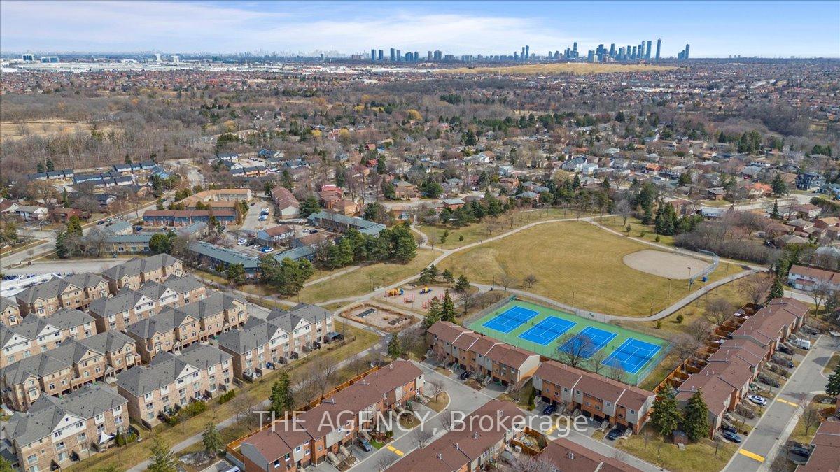 3 Bedrooms Condo at 6625 Falconer, Mississauga For sale