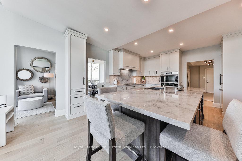 2 Bedrooms Condo at 2170 Marine, Oakville For sale