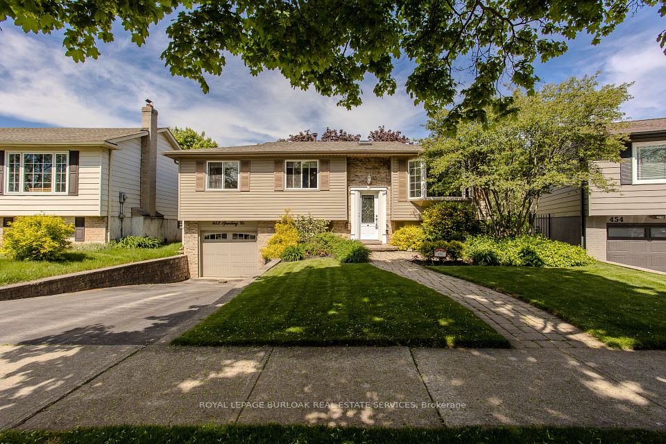 452 Sparling Crescent, Burlington, ON L7L 5J4