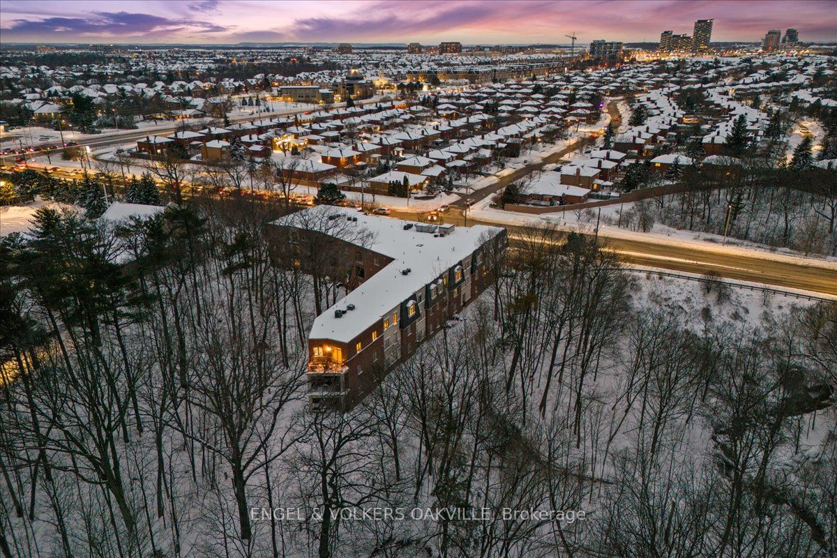 390 Upper Middle Road E, #306