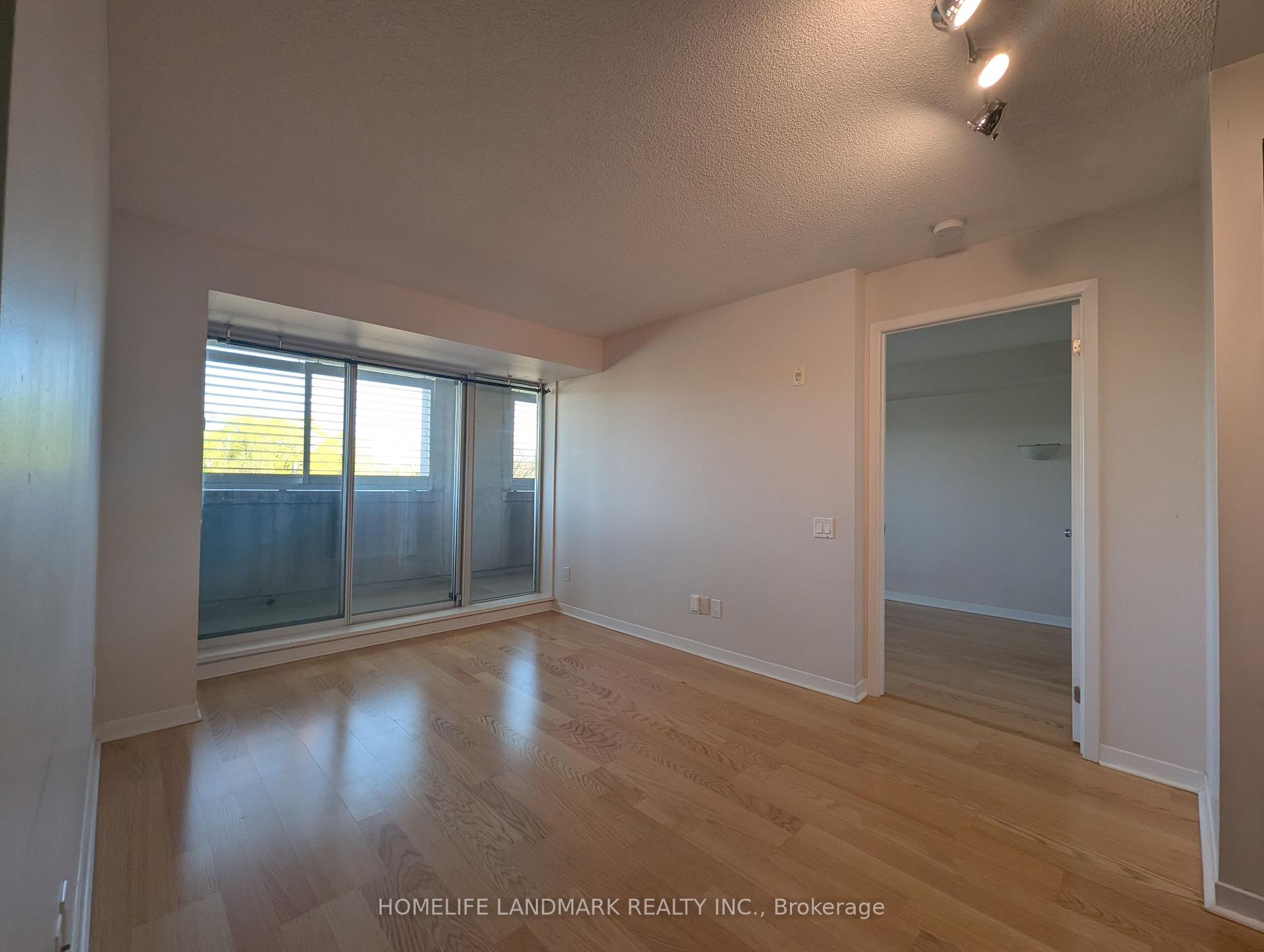 2 Bedrooms Condo at 1050 The Queensway, Toronto For sale