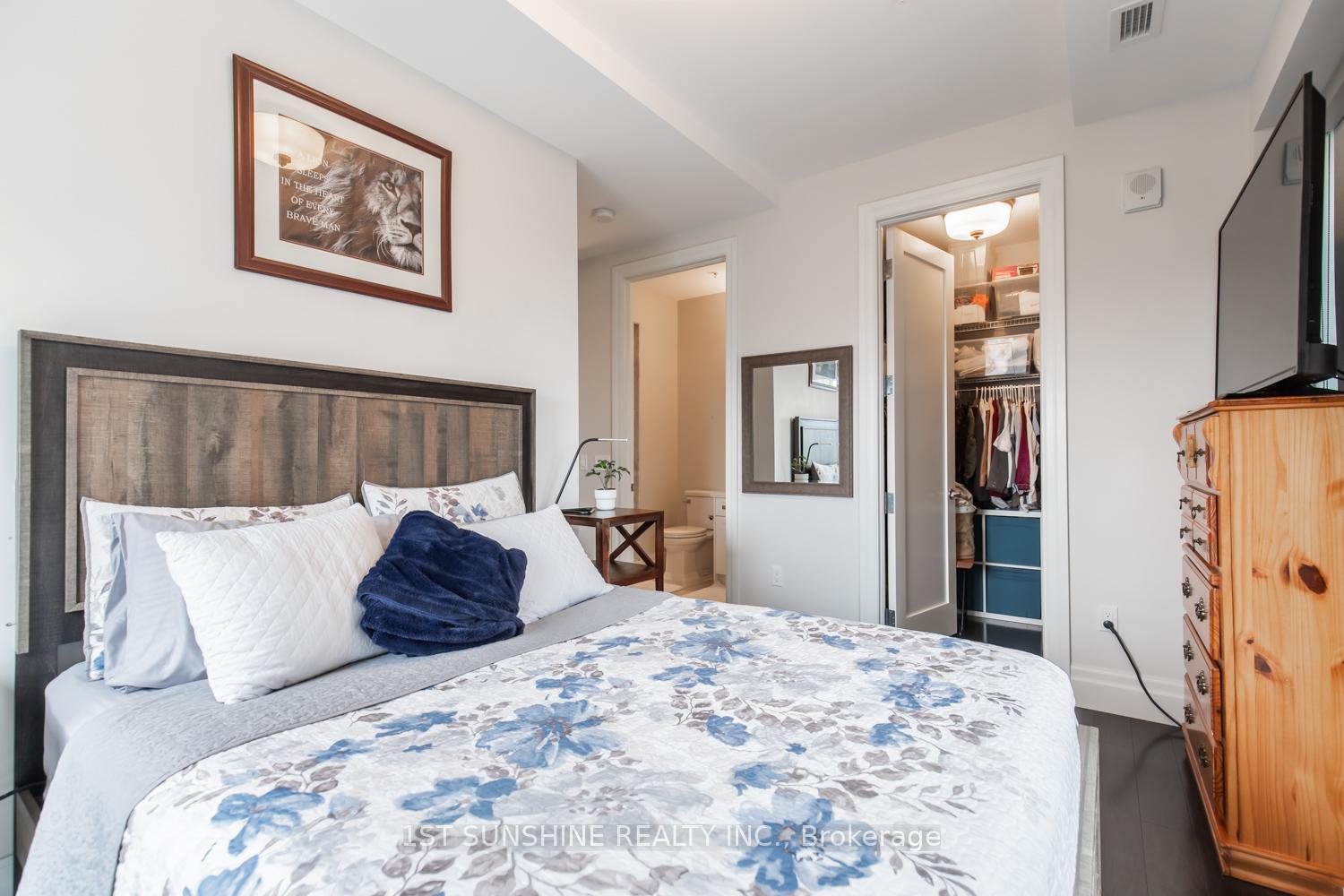 2 Bedrooms Condo at 112 King, Hamilton For sale