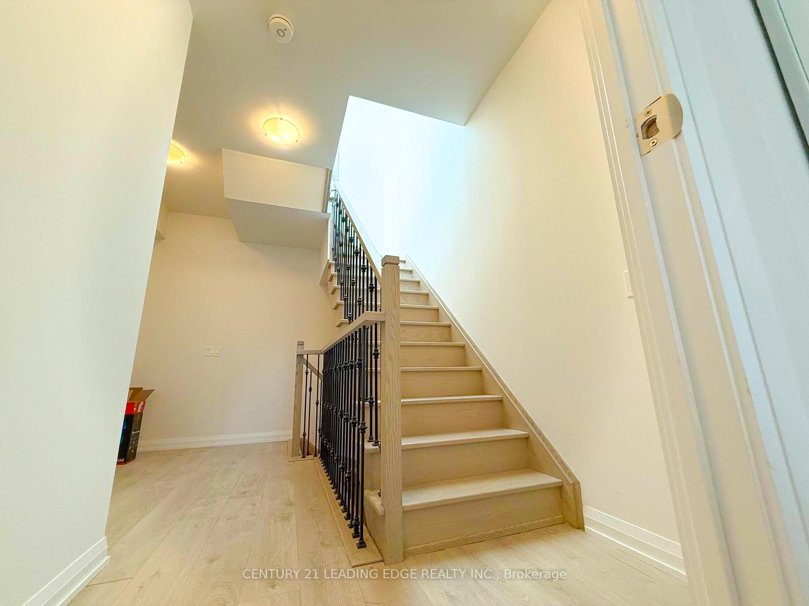 4 Bedrooms Condo at 1050 Portage,  Vaughan For sale
