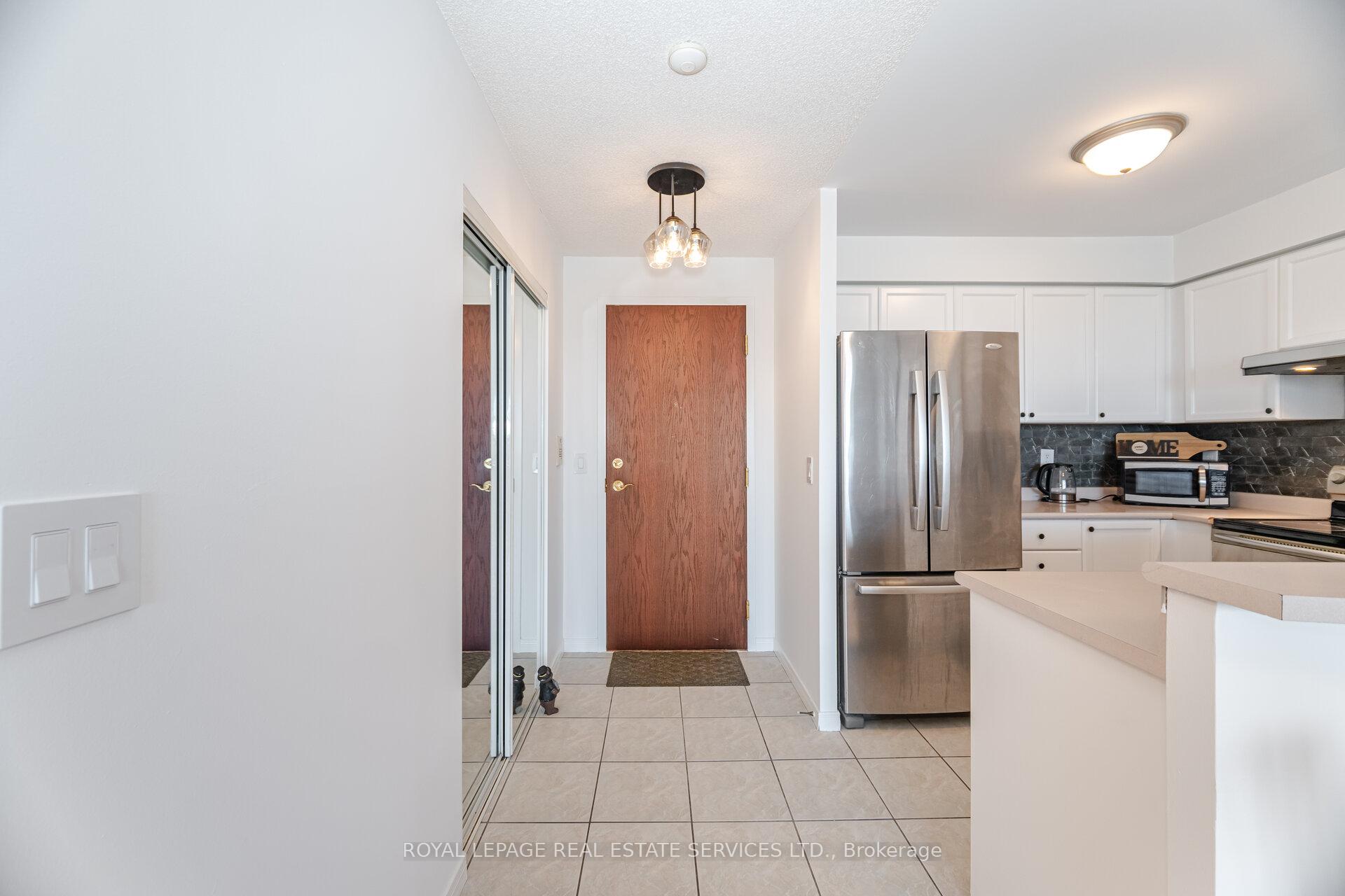 2 Bedrooms Condo at 2585 Erin Centre,  Mississauga For sale