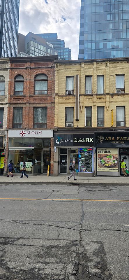 598-600 Yonge