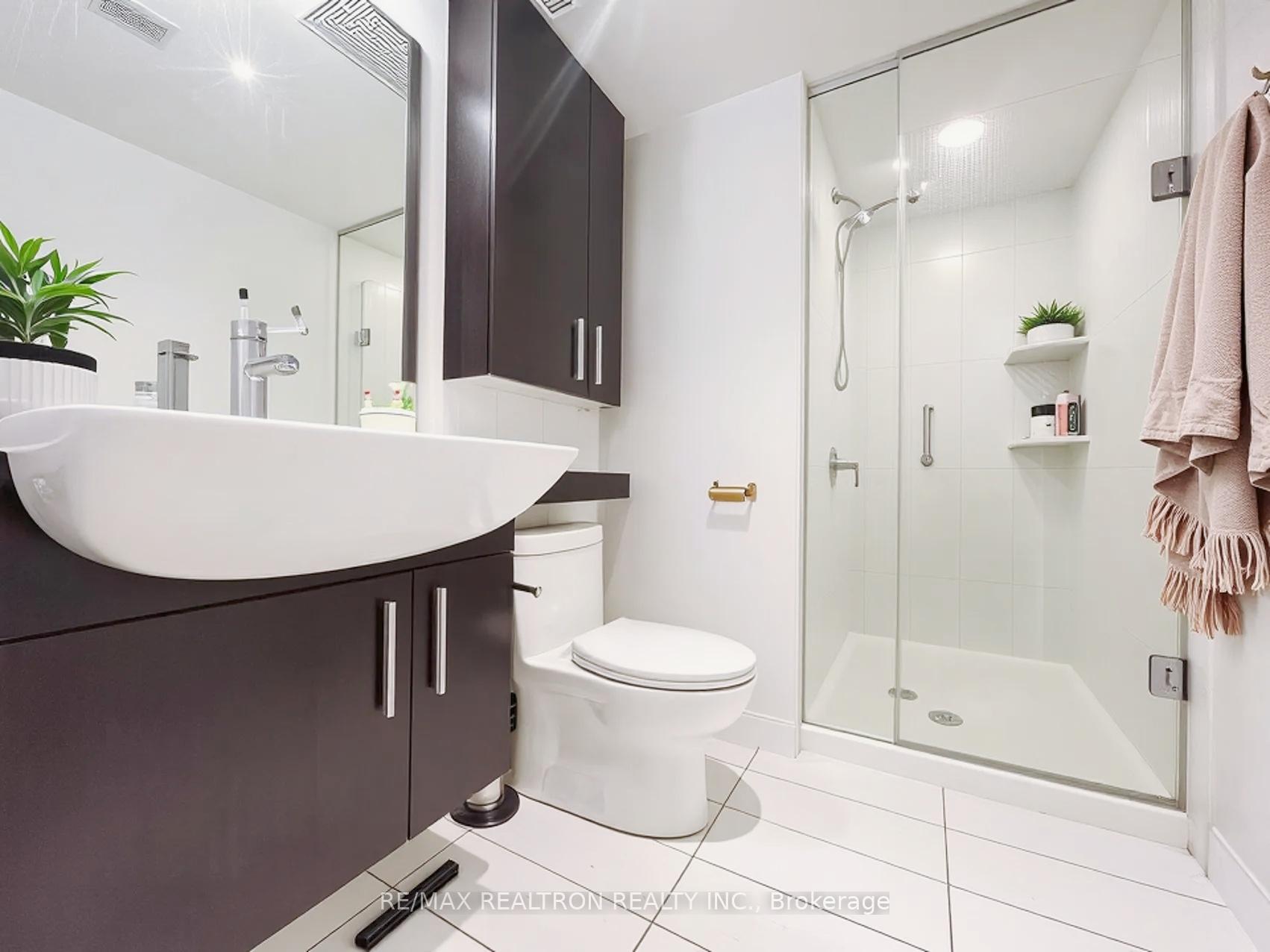 1 Bedroom Condo at 8 Telegram,  Toronto For sale