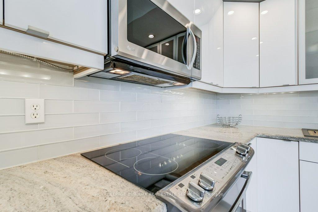 2 Bedrooms Condo at 1201 North Shore, Burlington For sale