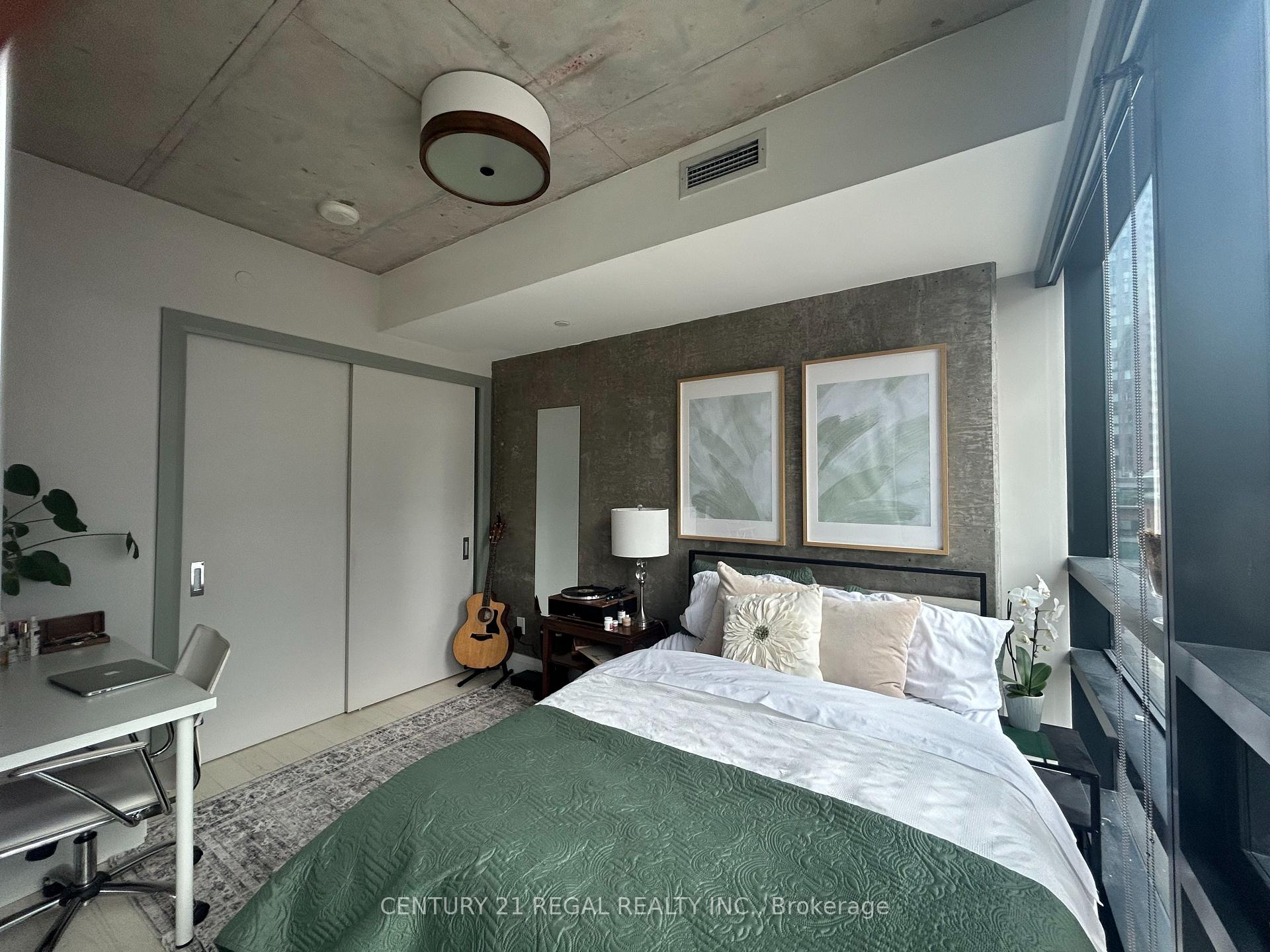 3 Bedrooms Condo at 224 King Street West,  Toronto For sale
