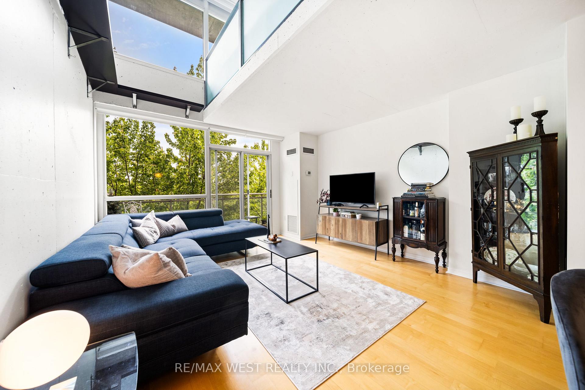 2 Bedrooms Condo at 954 King, Toronto For sale